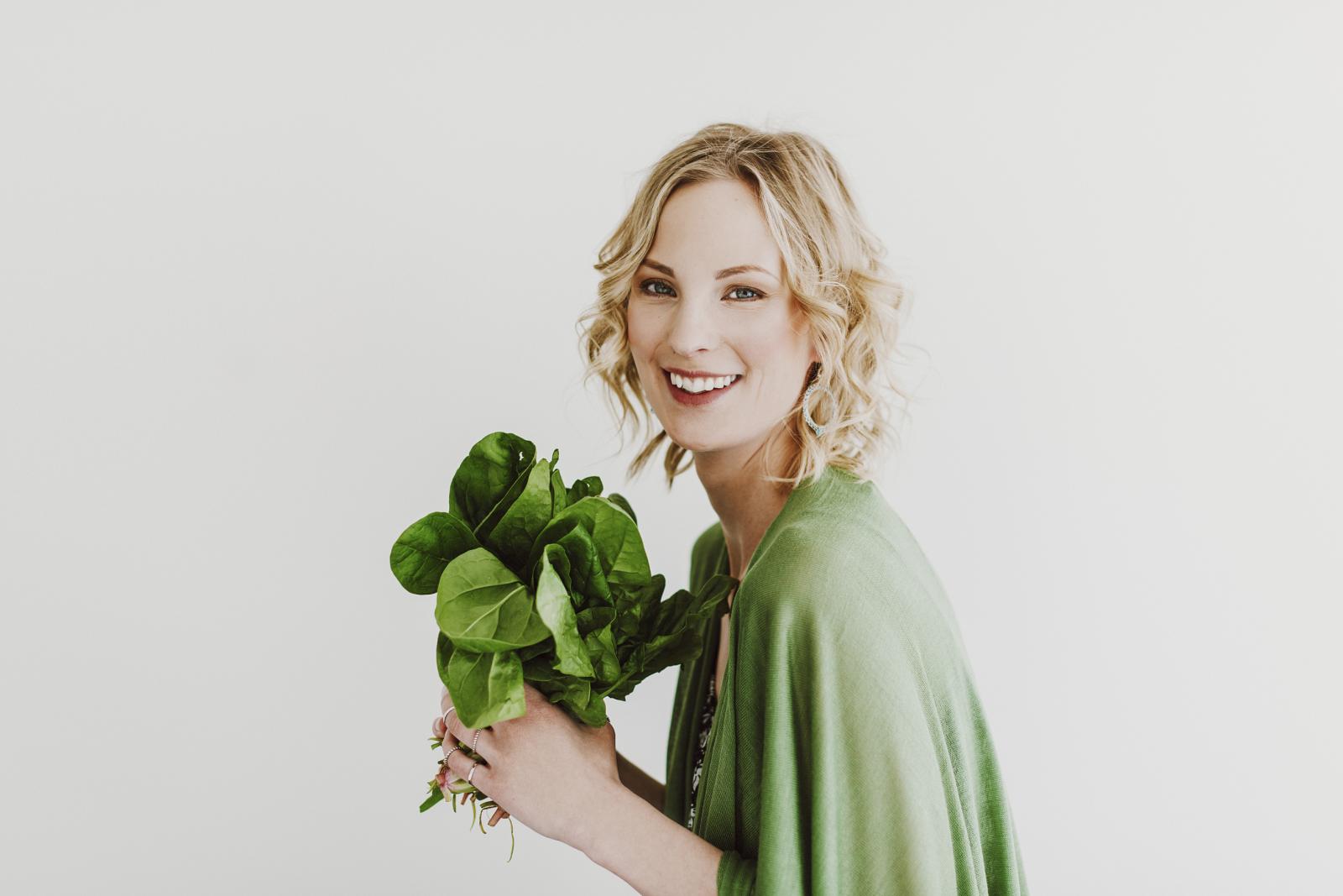 Uz brokulu, magnezijem je vrlo bogato i zeleno lisnato povrće poput špinata, blitve i kelja, a možete ga naći i u peršinu, cjelovitim žitaricama, grašku, grahu, leći, bobu...