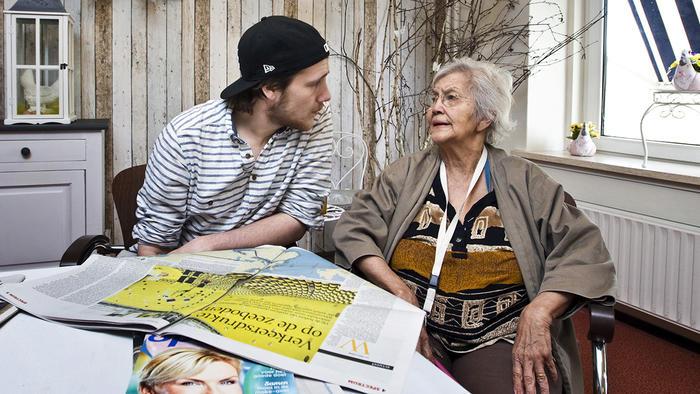 Jordi i Joke zajedno pjevaju, sviraju, voze bicikl i puno, jako puno razgovaraju.