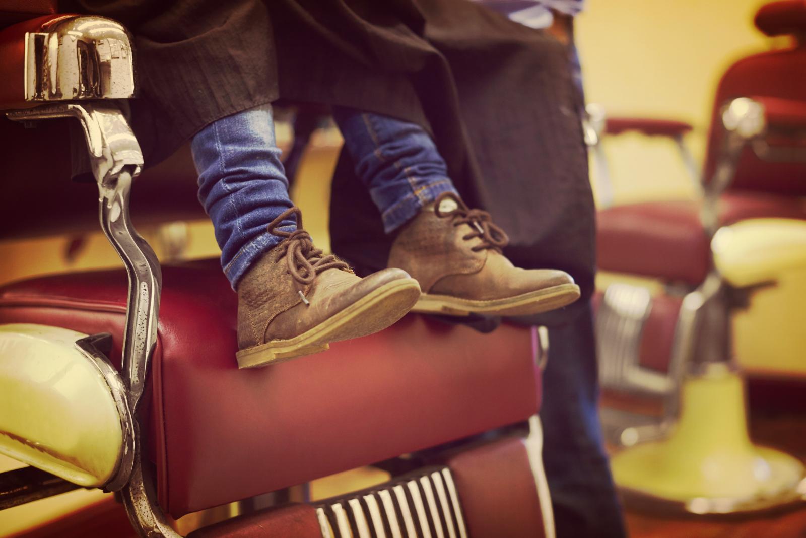 Mak danas na šišanje ide bespogovorno. U frizerski salon ulazi bezuvjetno. Ne traži ništa. Problem je što ne traži niti da ga se ošiša.