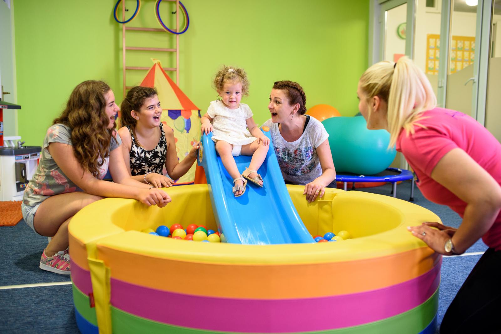 Djeca jesu i trebala bi biti prioritet, no tužno je i što godišnje nedostaje još 60 do 70 pužnica za odrasle koji su sluh izgubili u kasnijoj dobi.