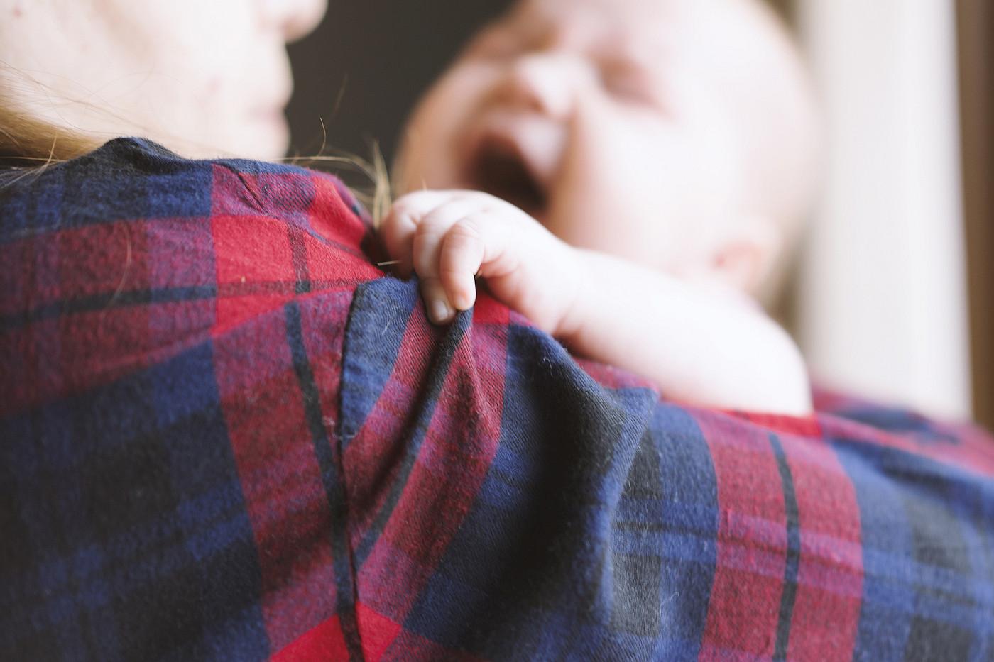 Ako ste se pitali zašto ljudi u pravilu hitno i angažirano reagiraju na plač djeteta, jedan od razloga je i taj što smo za to i evolucijski 