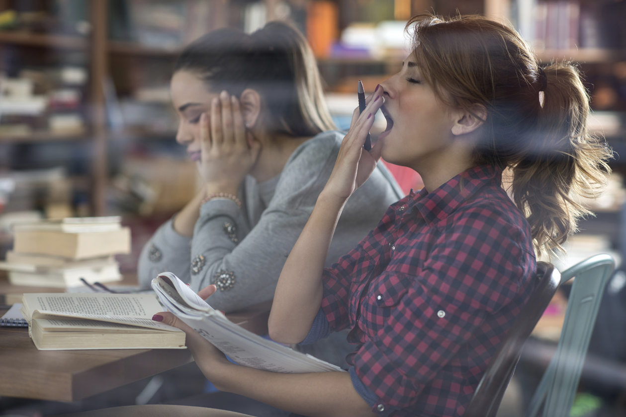 Pomicanje nastave za sat vremena povećalo bi učenje, sigurnost djece te poboljšalo njihovo mentalno zdravlje