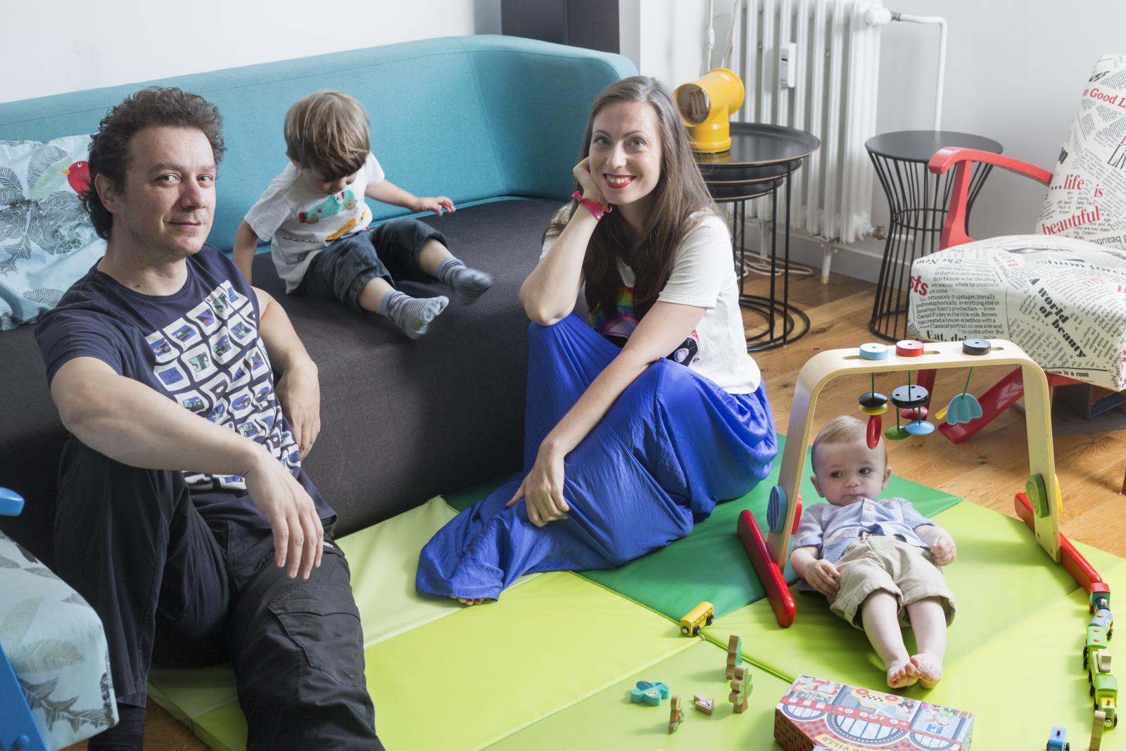 Njihov stariji sin tjedno može gledati u ekran svega nekoliko puta po desetak minuta.