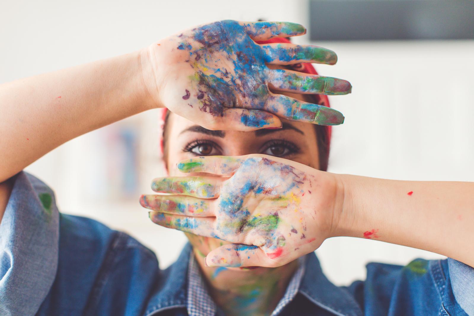 Različitim bojama, oblicima i materijalima možemo lakše izraziti misli i osjećaje za koje nam je teško naći riječi.