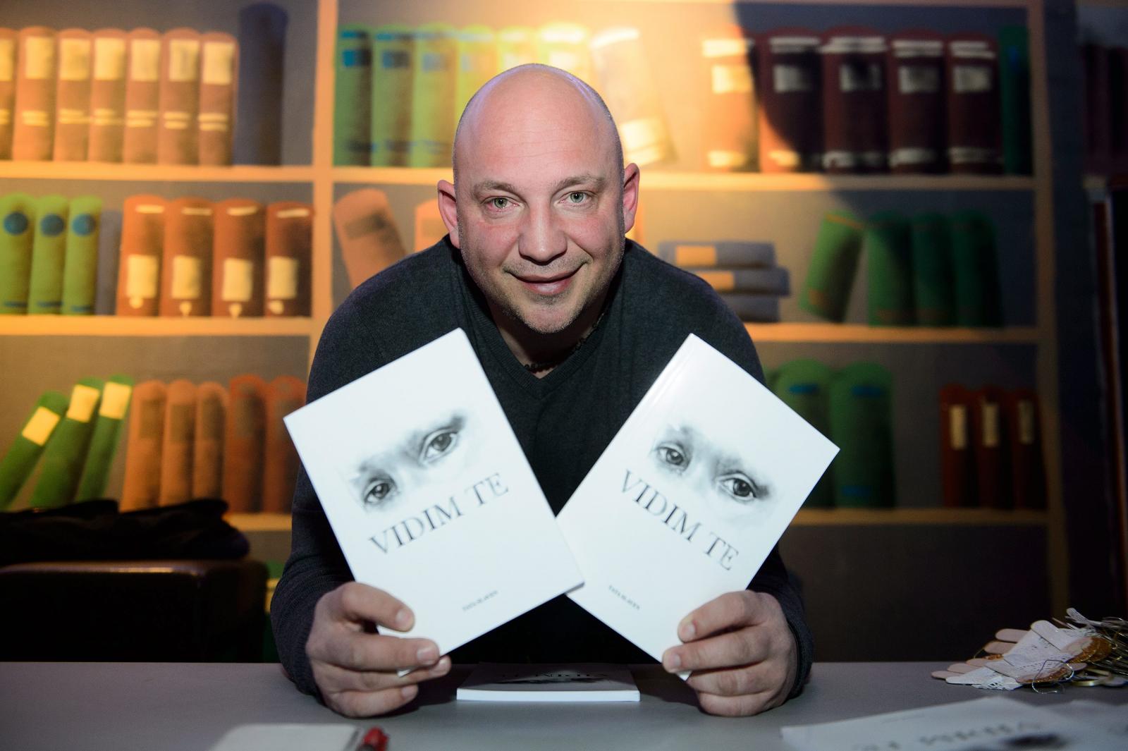 Slaven Vujić svoju je knjigu prodavao za sto kuna, no u Njemačkoj su mu ljudi davali za nju i po 200 eura. Račun, a ni potvrdu o plaćanju nisu dobili, navodi njegov bivši suradnik.