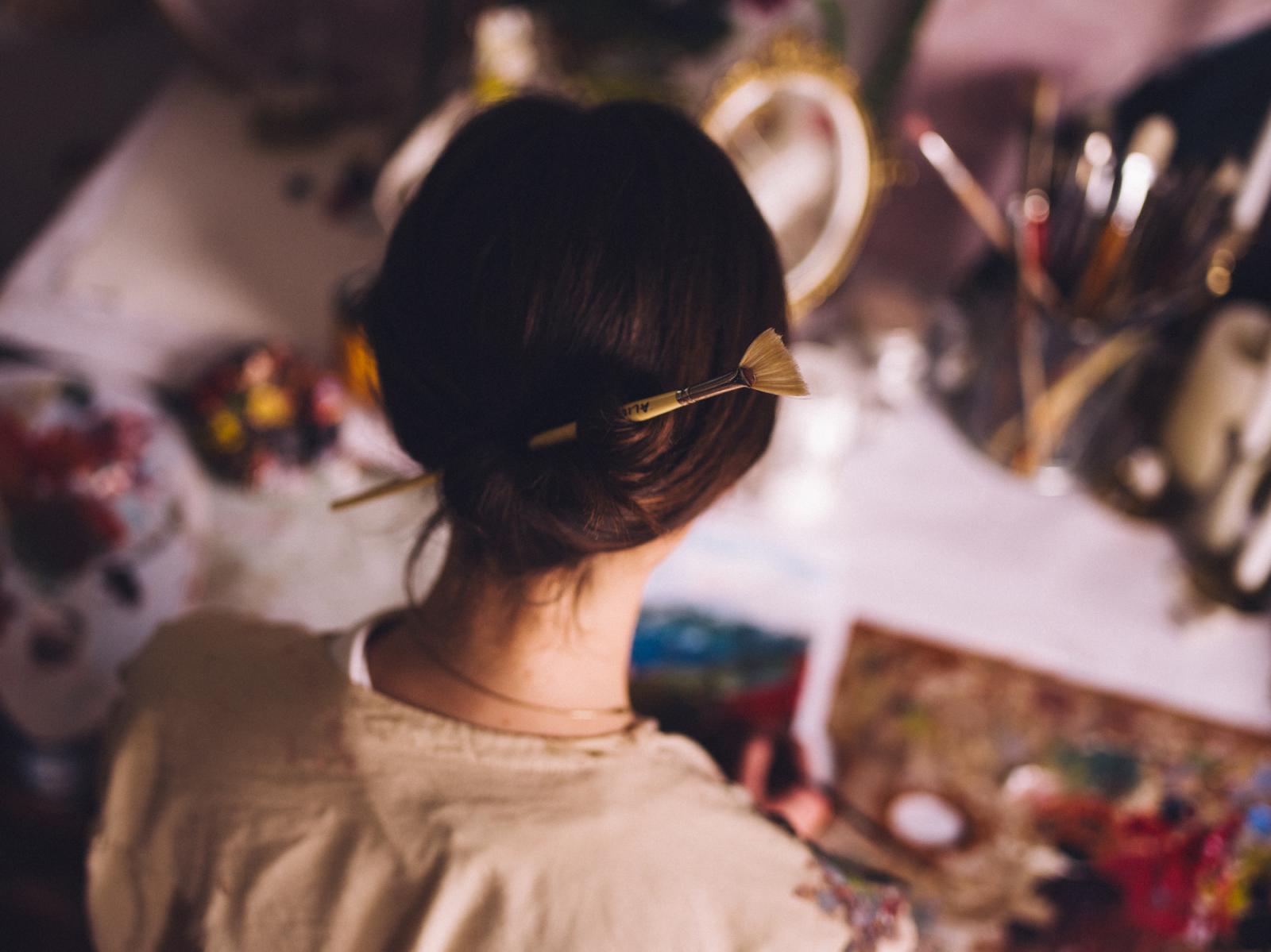 Ne bi li svijet bio radosno mjesto kad bismo svi odbacili davno usađene sramove i potiskivanja i potpuno nesputano počeli plesati, crtati, pjevati, kreirati... 