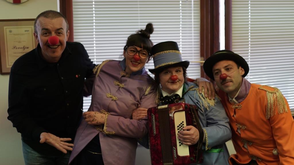 Klaunovidoktori morali su proći posebnu umjetničku edukaciju za izvođenje predstave Karavan Orkestar.