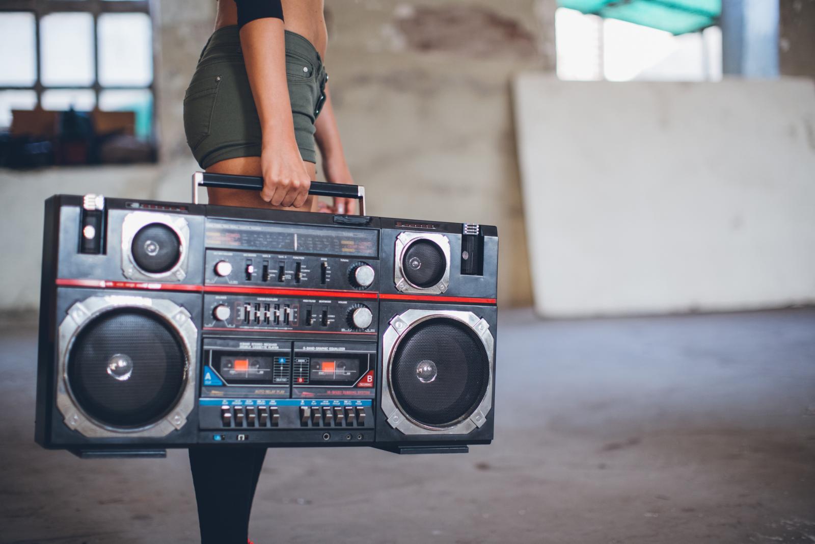 Činjenica je da će upravo stihovi i glazba sjetnih 'boja' izvući svu tugu iz nas.