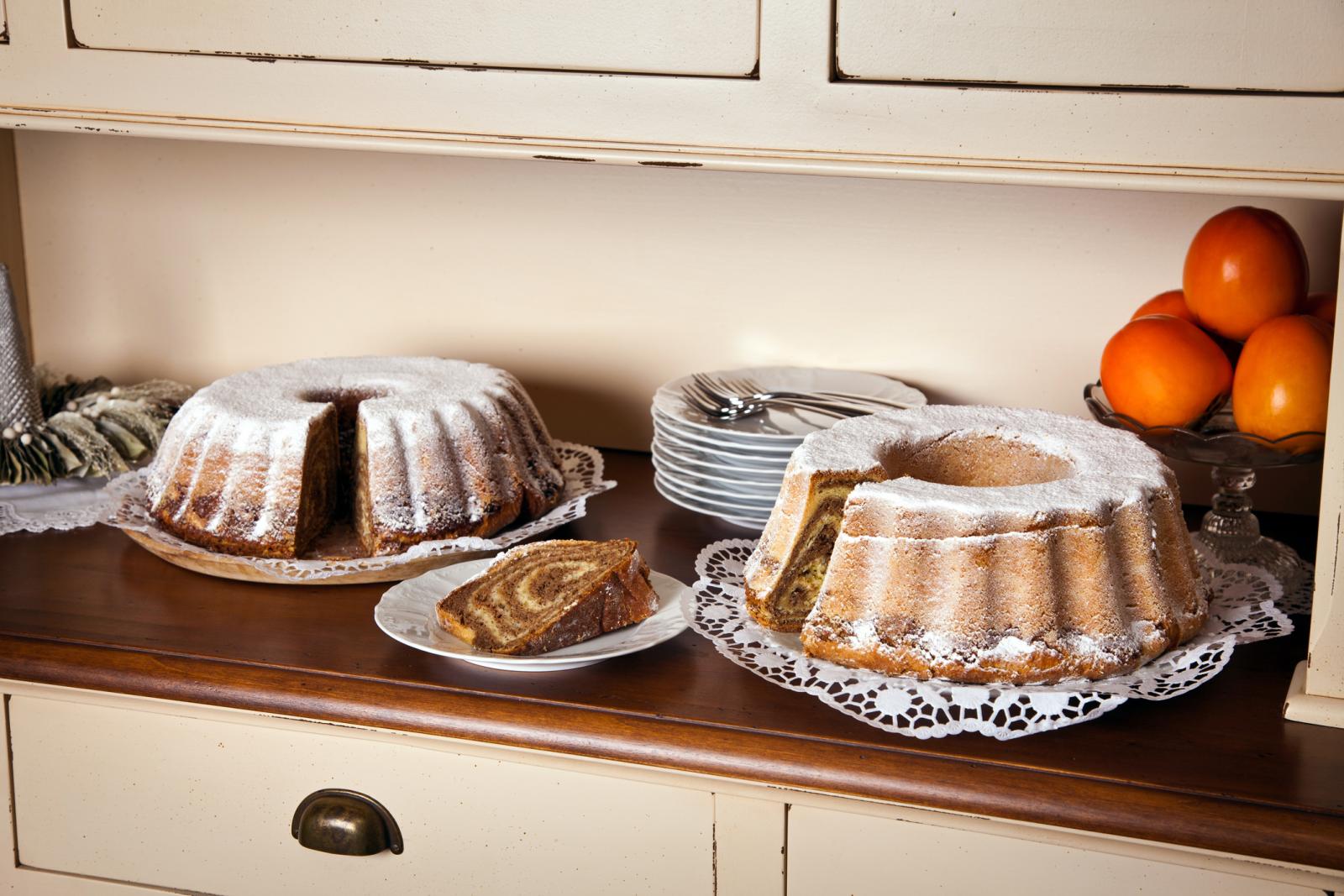 Iako ne jedem kolače, da baš ne dođem na božićni ručak praznih ruku, obećala sam napraviti orahnjaču. 