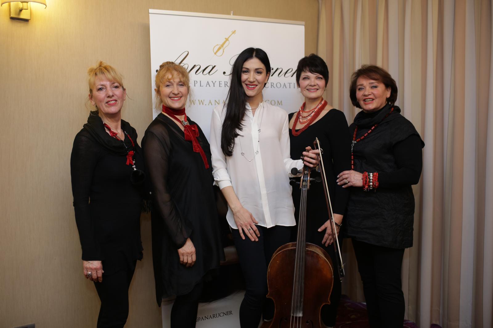 Ove godine Ana Rucner obilježava 15 godina svog rada i ljubavi prema glazbi.