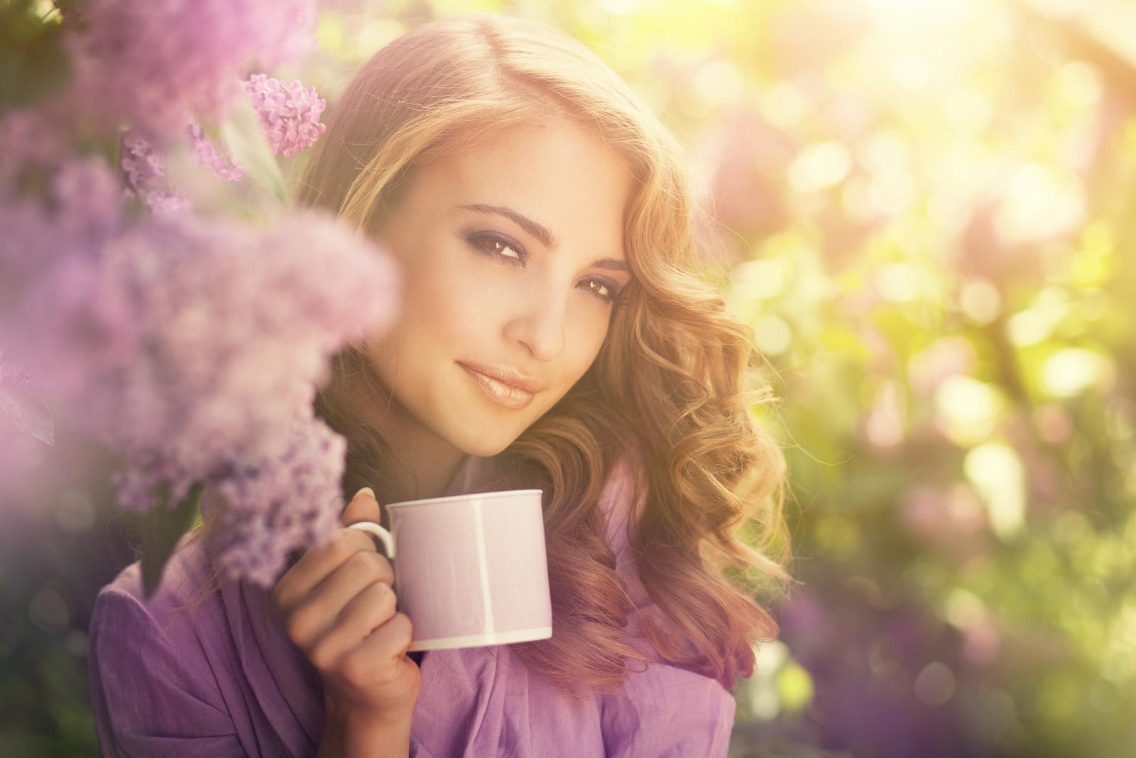 Okus čaja zaokružen je dodatkom cimeta, a pripremljeni napitak je tamno crveno-ljubičaste boje, zaokruženog i bogatog mirisa i okusa.