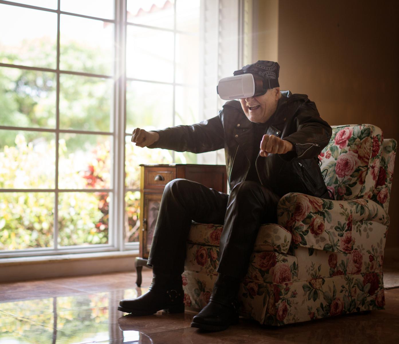 Suprotno uvriježenom mišljenju da su stari ljudi dosadni, istraživanje je pokazalo da je istina posve drugačija.