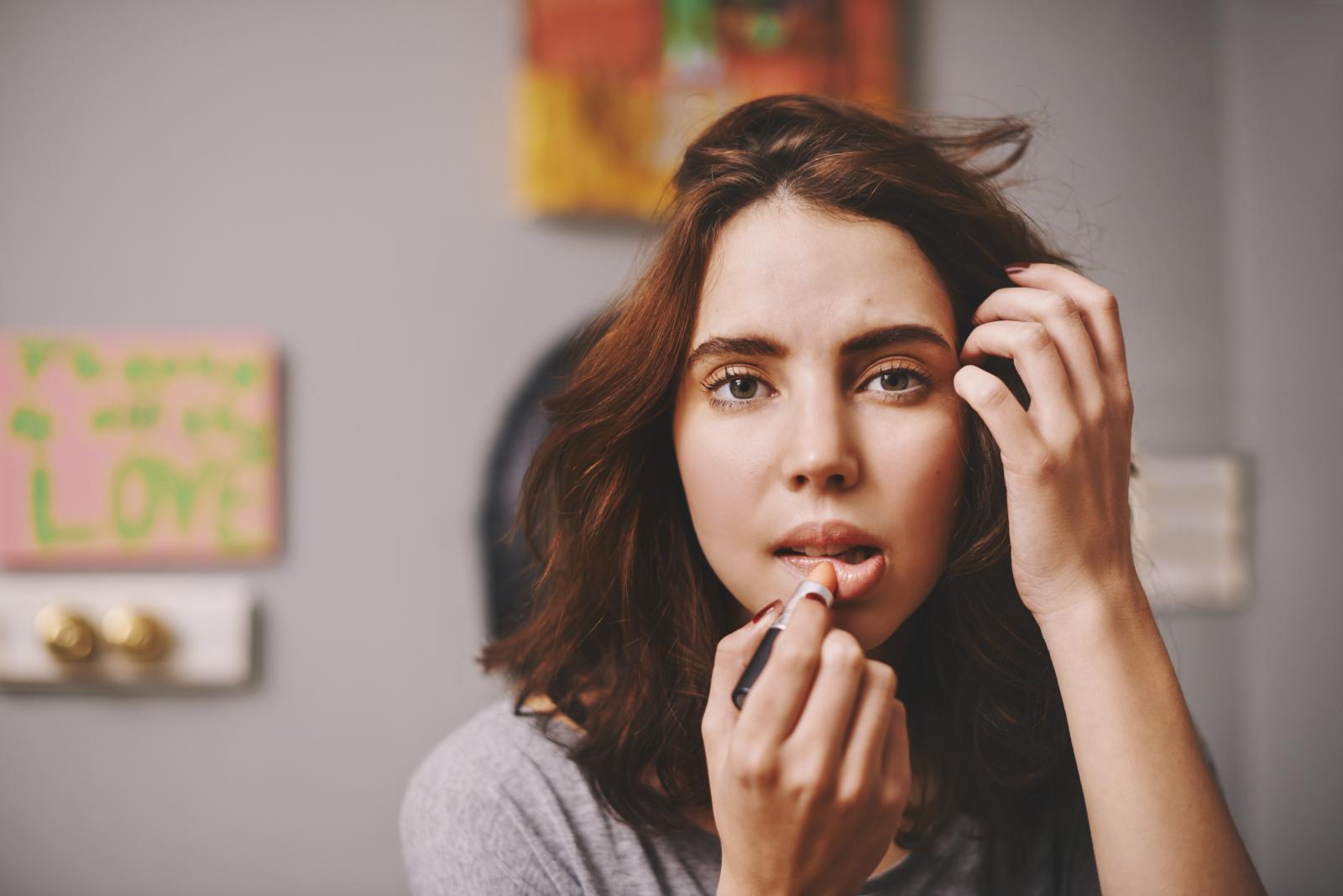 Jeste li ikada razmišljali o to me koliko kemikalija sadrži vaš omiljeni ruž?