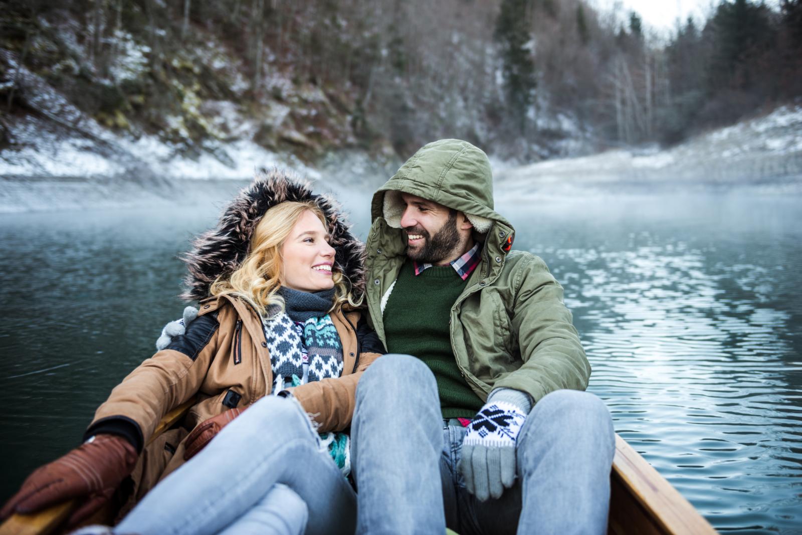 Pitam se da li bi bilo drugačije kada bismo mlade osobe, koje još nisu u godinama kada se počnu donosit odluke o zajedničkom življenju, educirali o zaljubljenosti, zrelosti u odnosu, odgovornosti? 