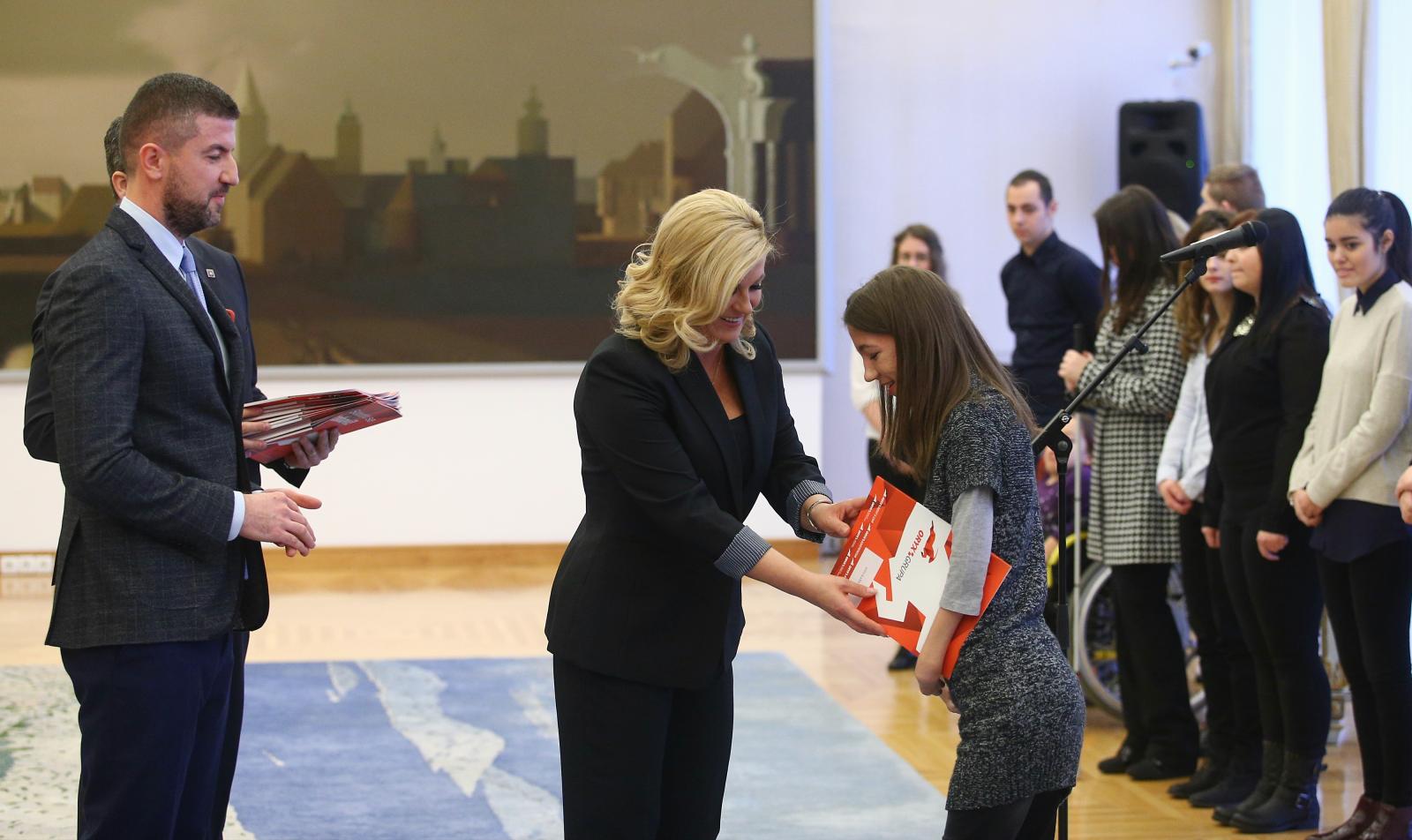 Stipendije studentima s invaliditetom dodijelila predsjednica Grabar-Kitarović.