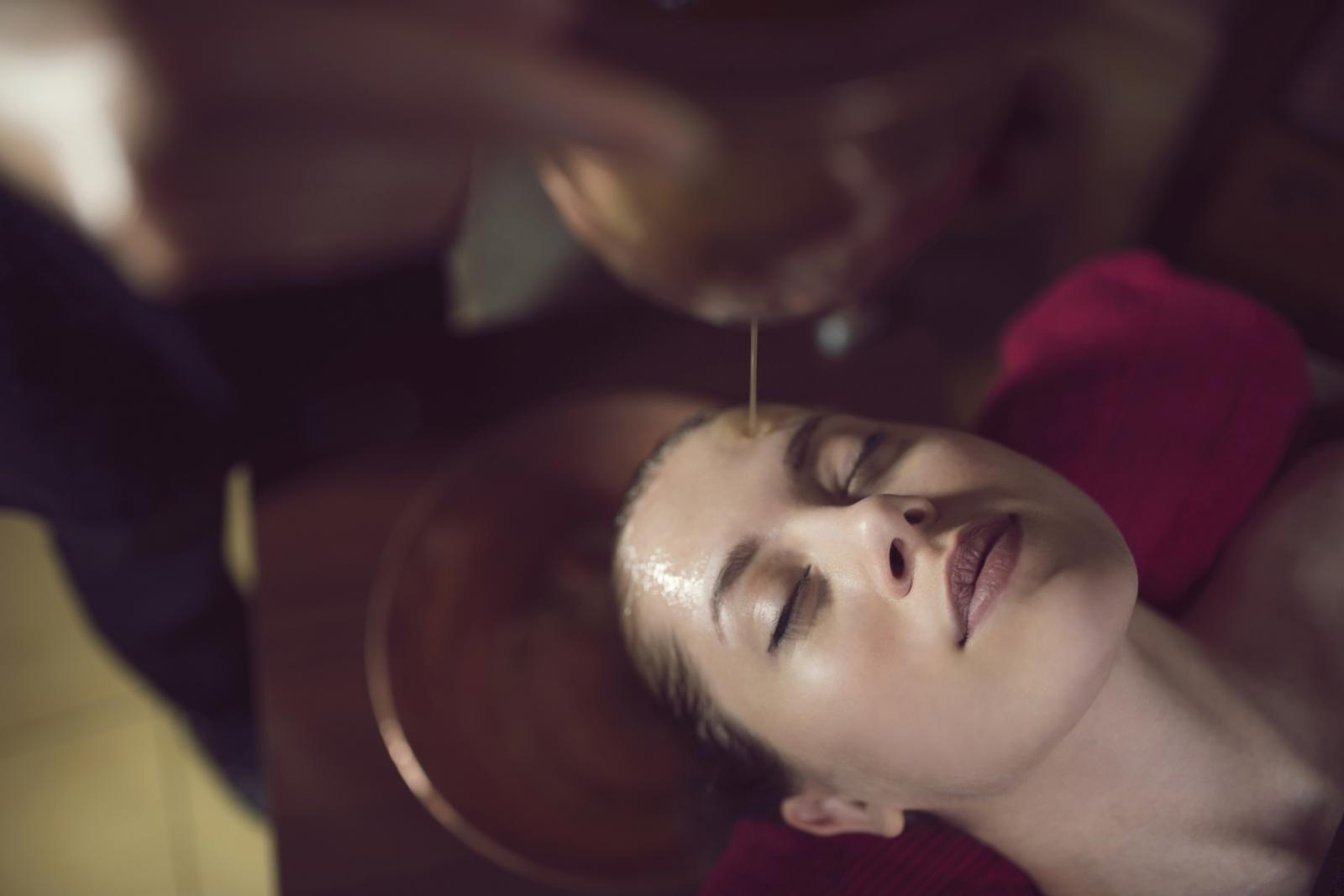 Znate li da se naftalanoterapija primjenjuje kod kožnih bolesti (psorijaze, neurodermitisa) te kod bolesti koštano-mišićnog sustava (posebno upalnih reumatskih bolesti kao što su reumatoidni i psorijatični artritis, degenerativne bolesti zglobova i kralješnice te izvanzglobni reumatizam)!?