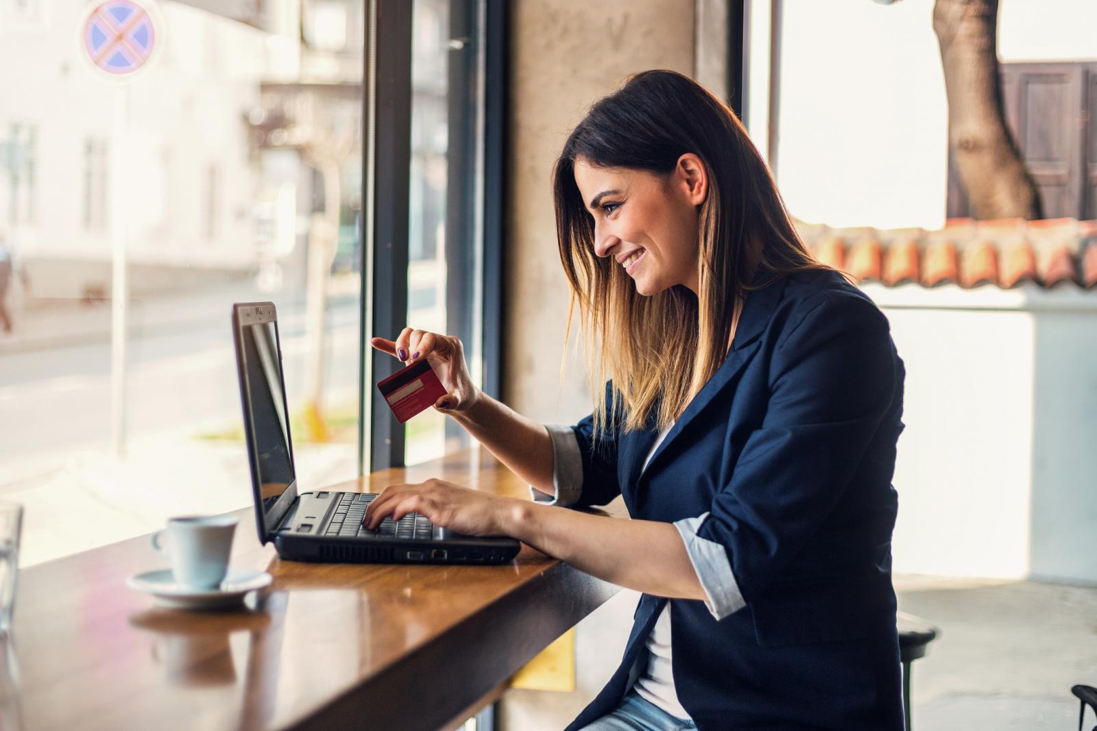 S posla, od kuće ili iz omiljenog kafića, policu DZO sada možete doplatiti bez odlaska u HZZO.