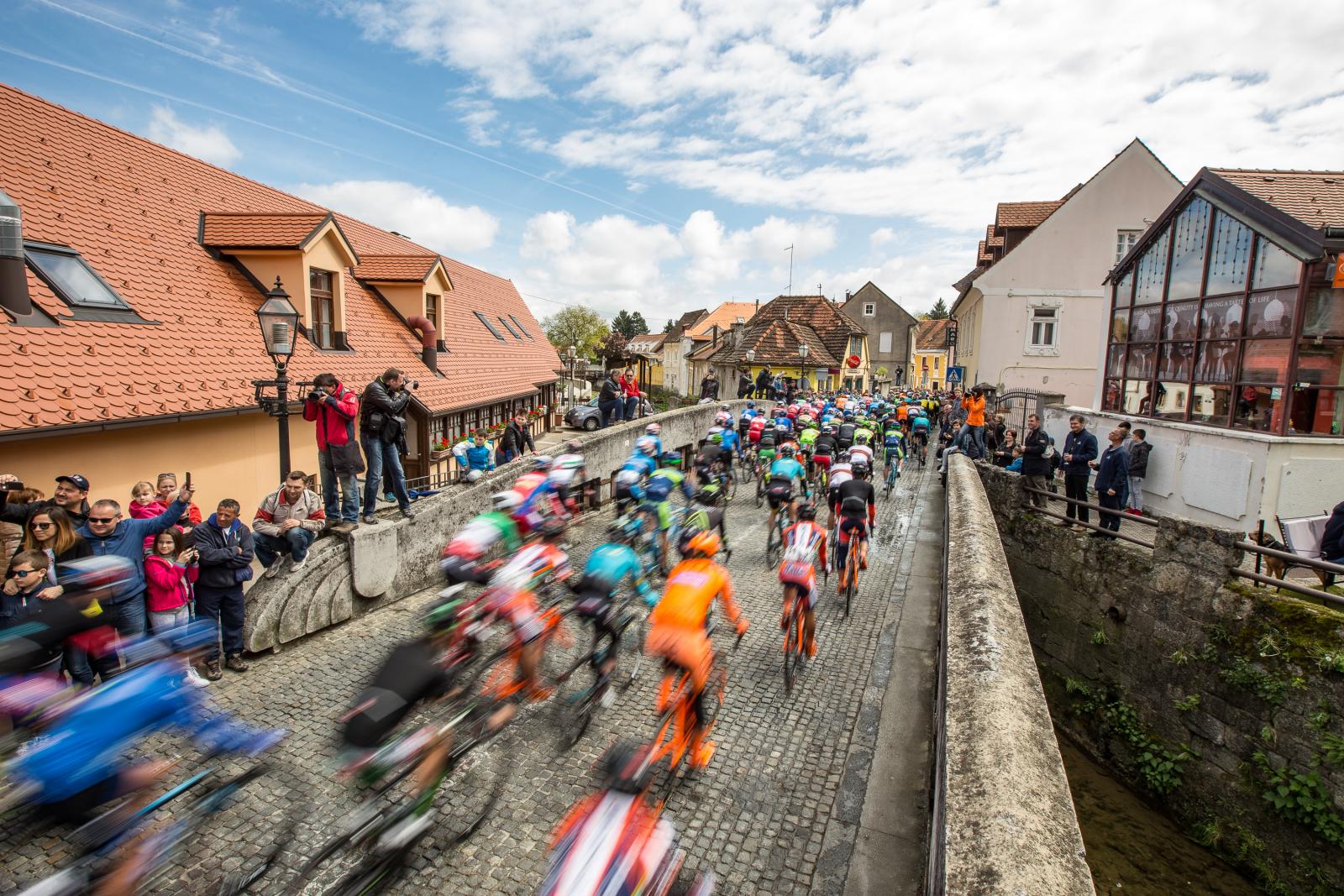 Organizatori volonterima osiguravaju hranu, piće, majicu, zahvalnicu i nezaboravno iskustvo.