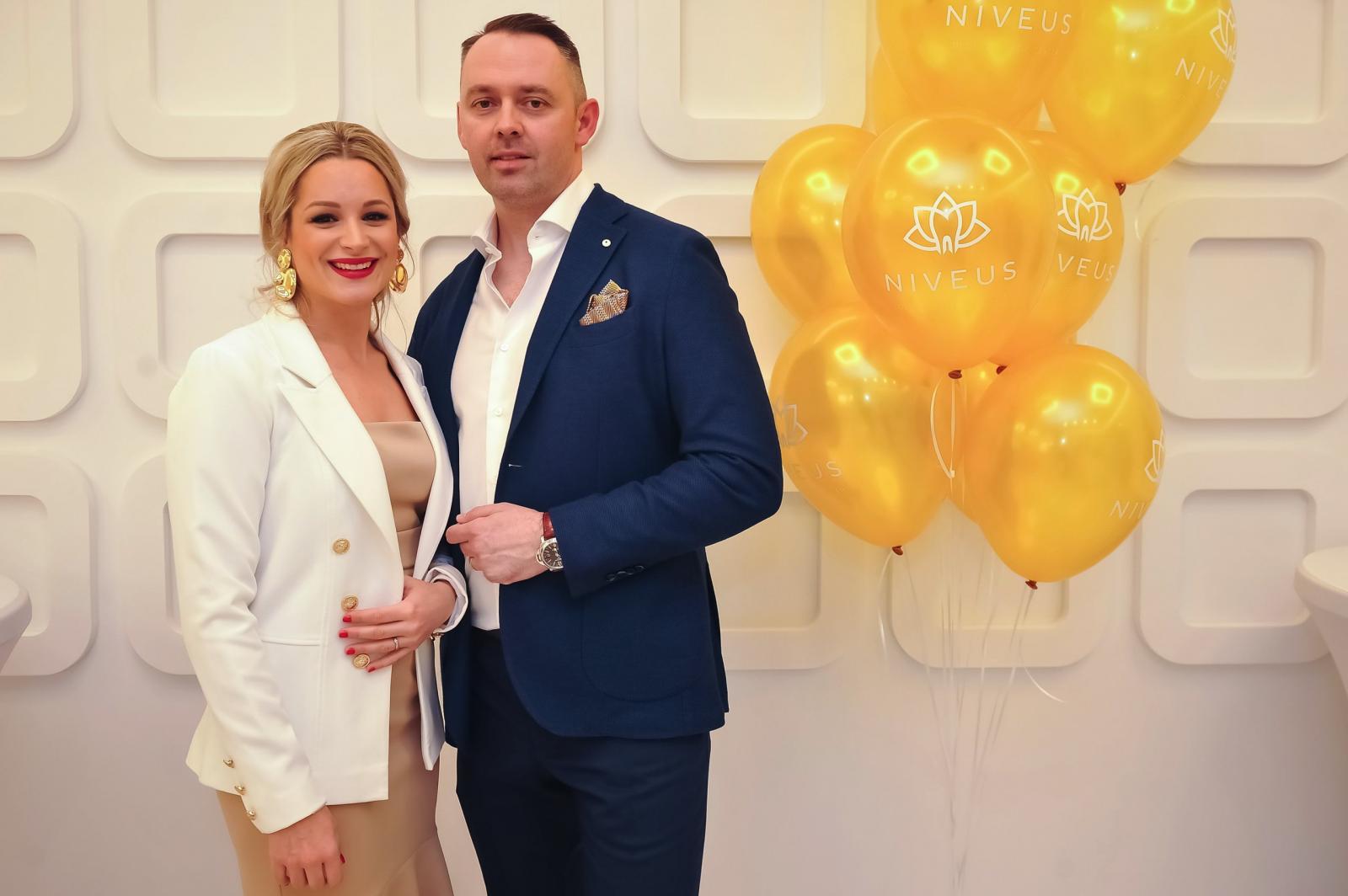 Iva i Andrej Knežević, vlasnici Poliklinke Niveus, na svečanom su otvorenju ugostili brojna poznata lica naše estrade.