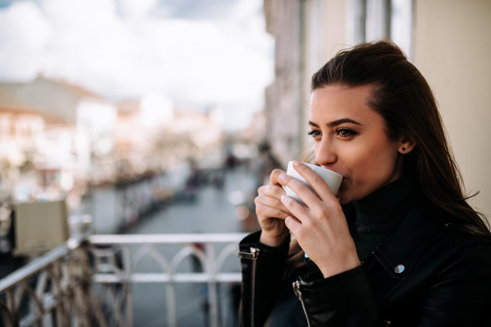 Zeleni čaj, naročito u većim količinama, može pogoršati stanje kod proljeva, glaukoma i poremećaja krvarenja.