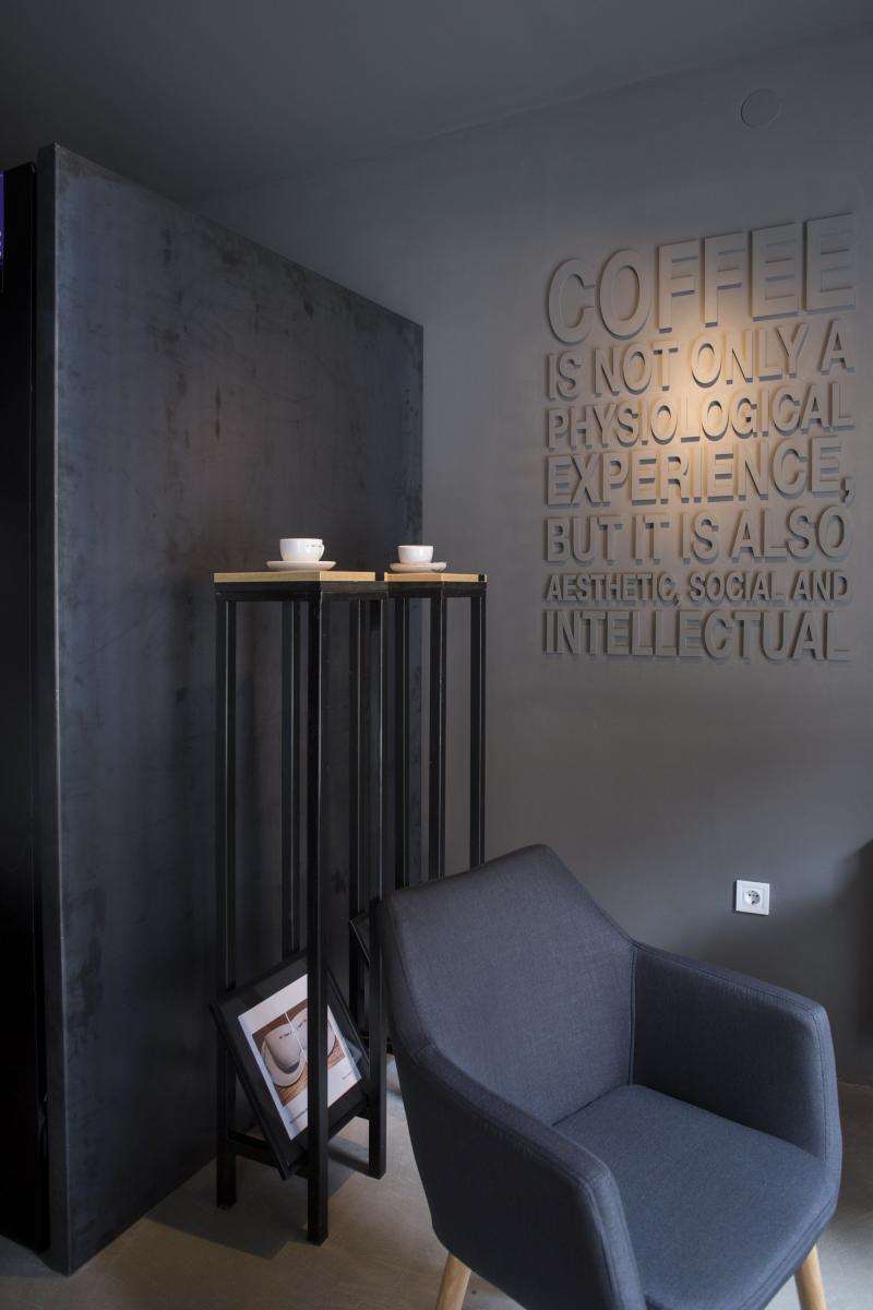 Eliscaffe u Ilici 65 u dvorištu ima koncept kafića i restorana uz zaseban prostor u kojem će se događati tematske večere gostujućih šefova kuhara.