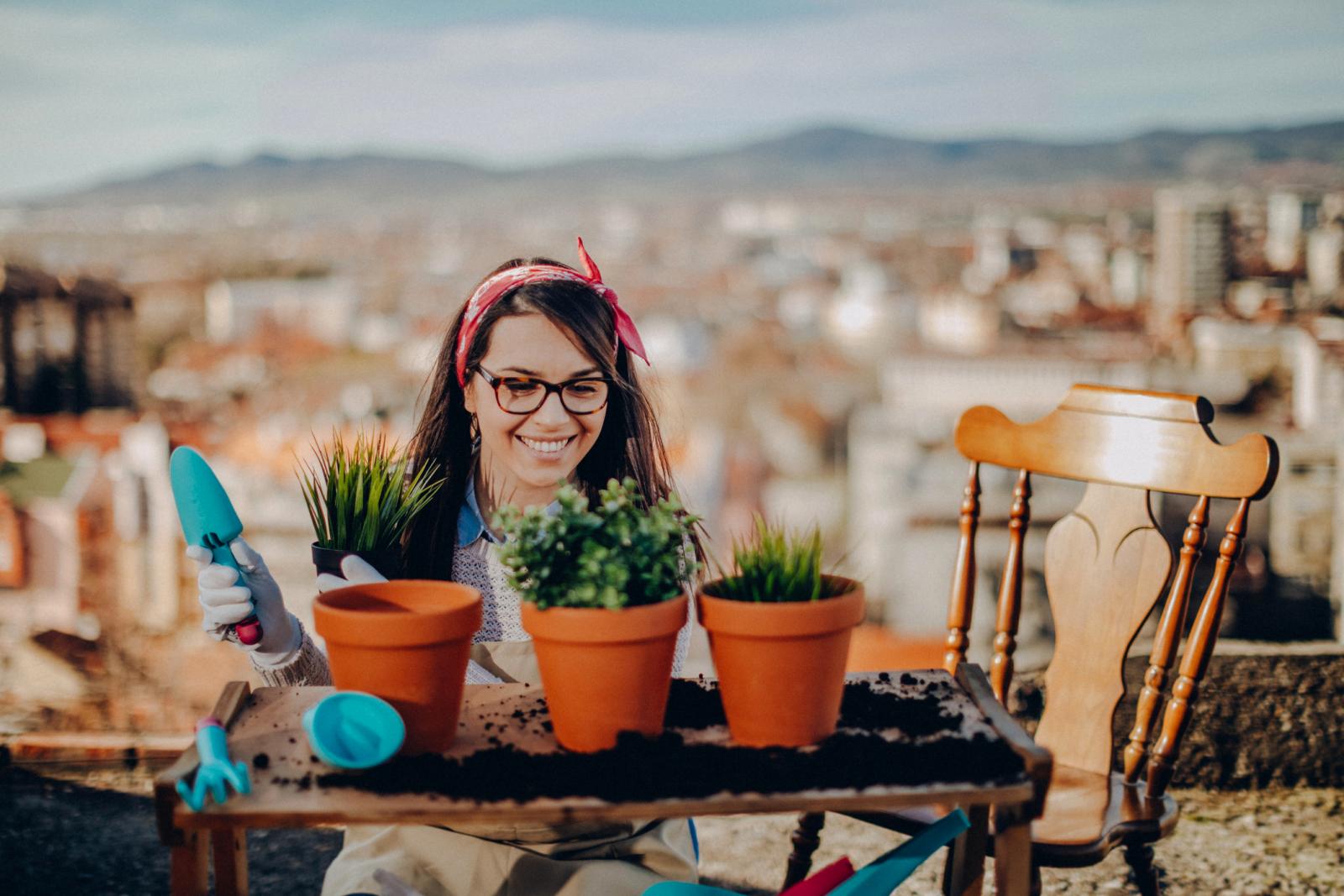 Ako imate vrt, u njega posadite nekoliko biljaka koje prirodno tjeraju insekte.