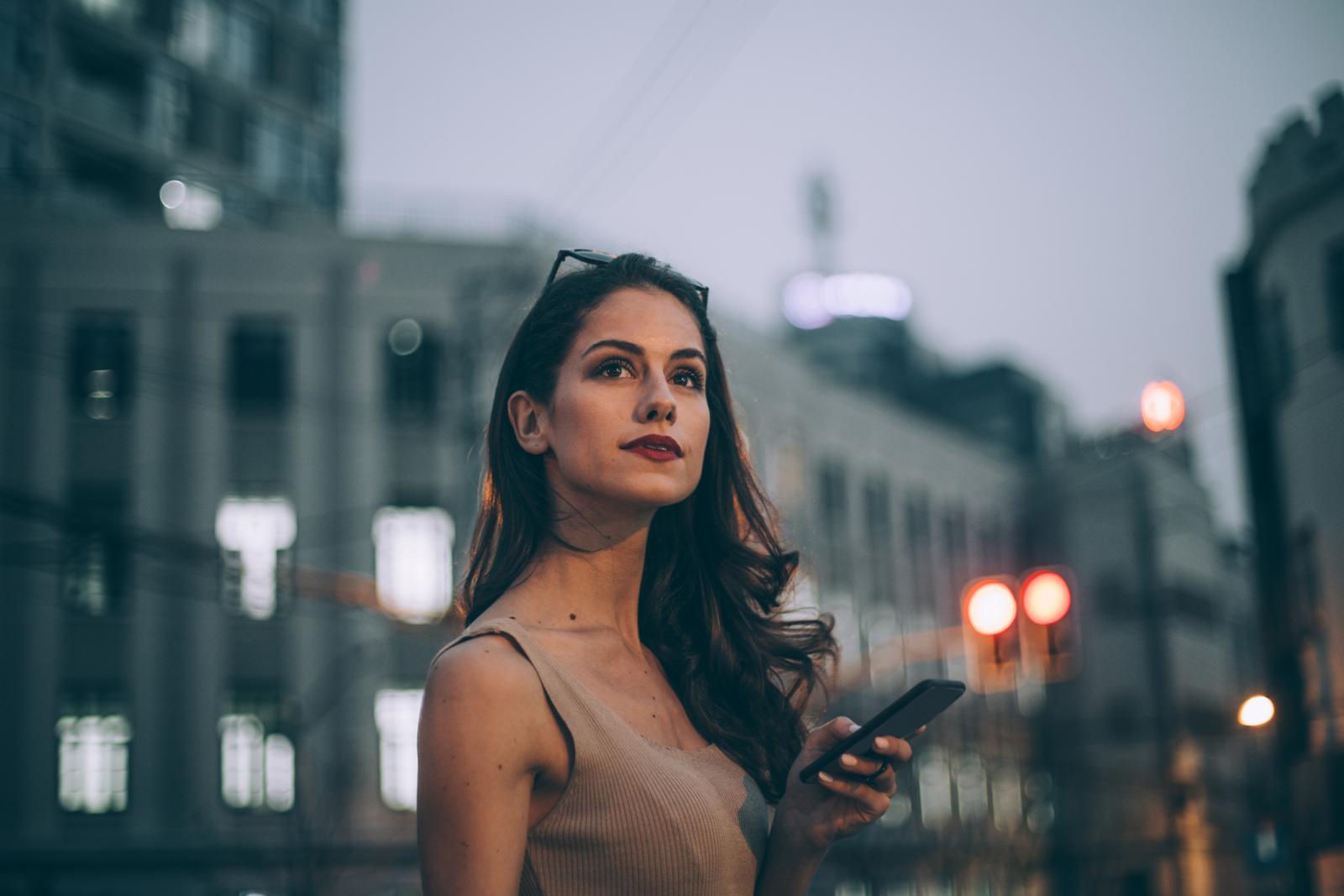 Dajte vremenu - vremena. Dopustite si da vas ono liječi, da iz vas izvuče ono najbolje, a ne najgore. Ostavite se mobitela, slanja dosadnih poruka. Prestanite ga zvati. Pustite ga da živi...