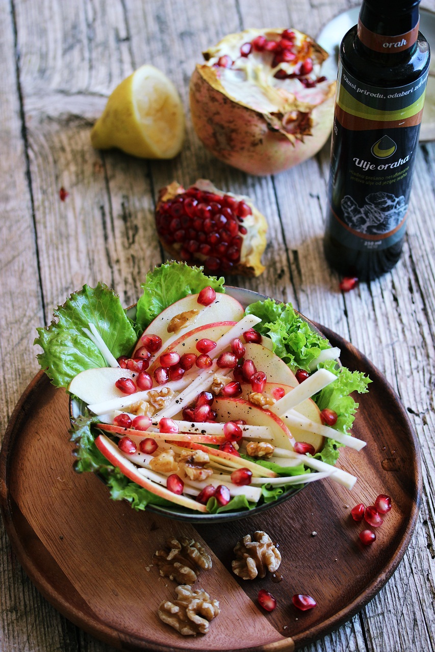 U ovu salatu dodaje se hladno prešano ulje oraha, upravo ono daje mu poseban okus. 