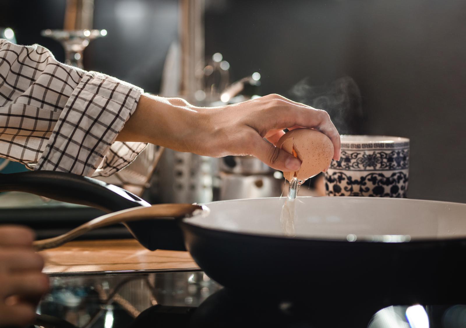 Opreza nikad dosta! Izbjegavajte pripremu jela i slastica od termički neobrađenih ili nedovoljno obrađenih jaja. 