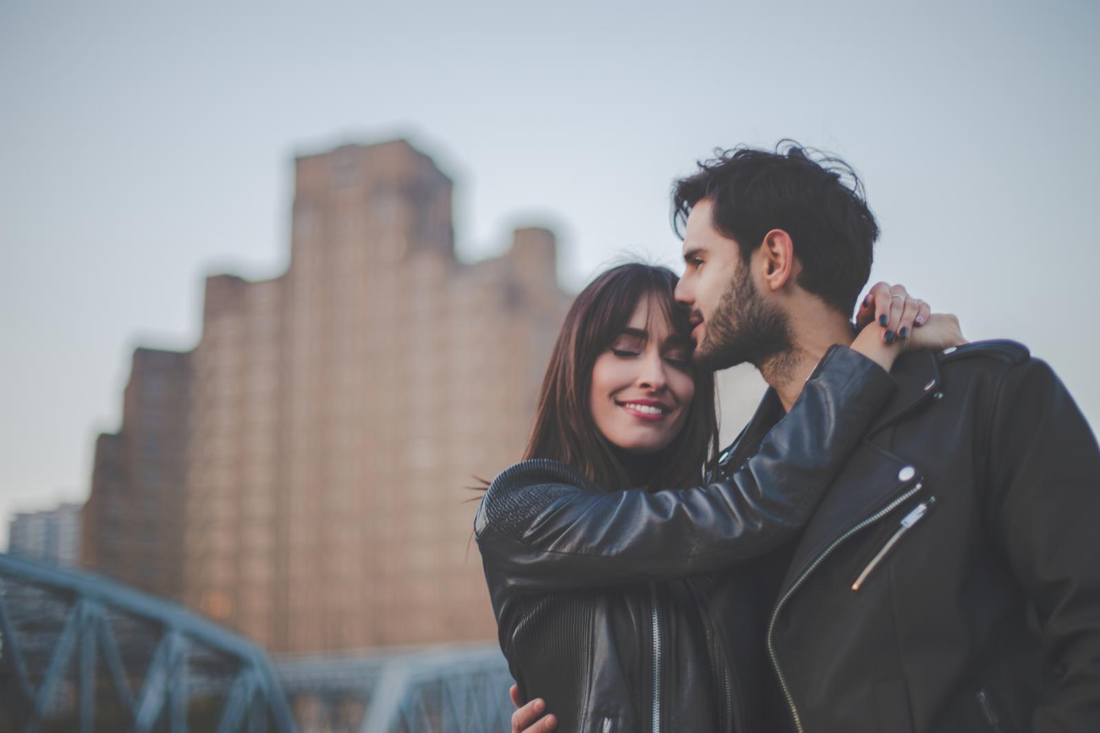 Nemojte misliti da će stvari biti bolje s nekim drugim. Ako ih sada ne riješite, isti problemi i dalje će stajati na putu i pojaviti se opet, bez obzira na to s kim ste i u kakvoj vezi.

 