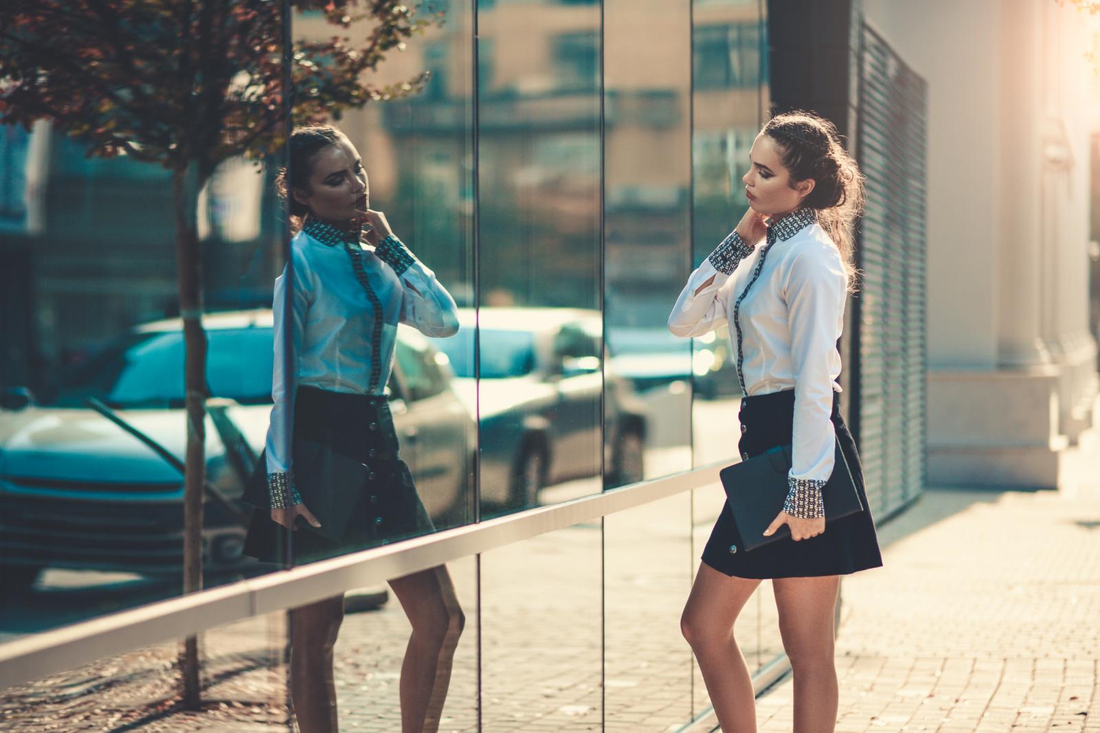 Kad pokušavamo biti 'bolji od drugih' i 'čuvati informacije za sebe', time zapravo sami sebi uskraćujemo ljepotu povezanosti...