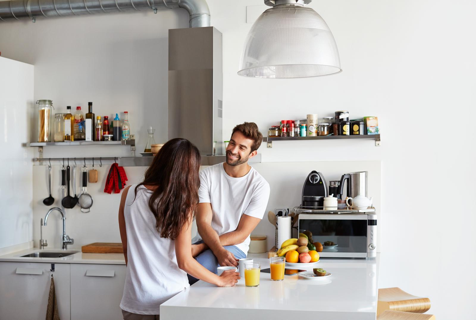 Bosiljak i banane  gube na kvaliteti ako ih se hladi te dobivaju tamne mrlje koje nisu opasne, ali nisu ni privlačne...