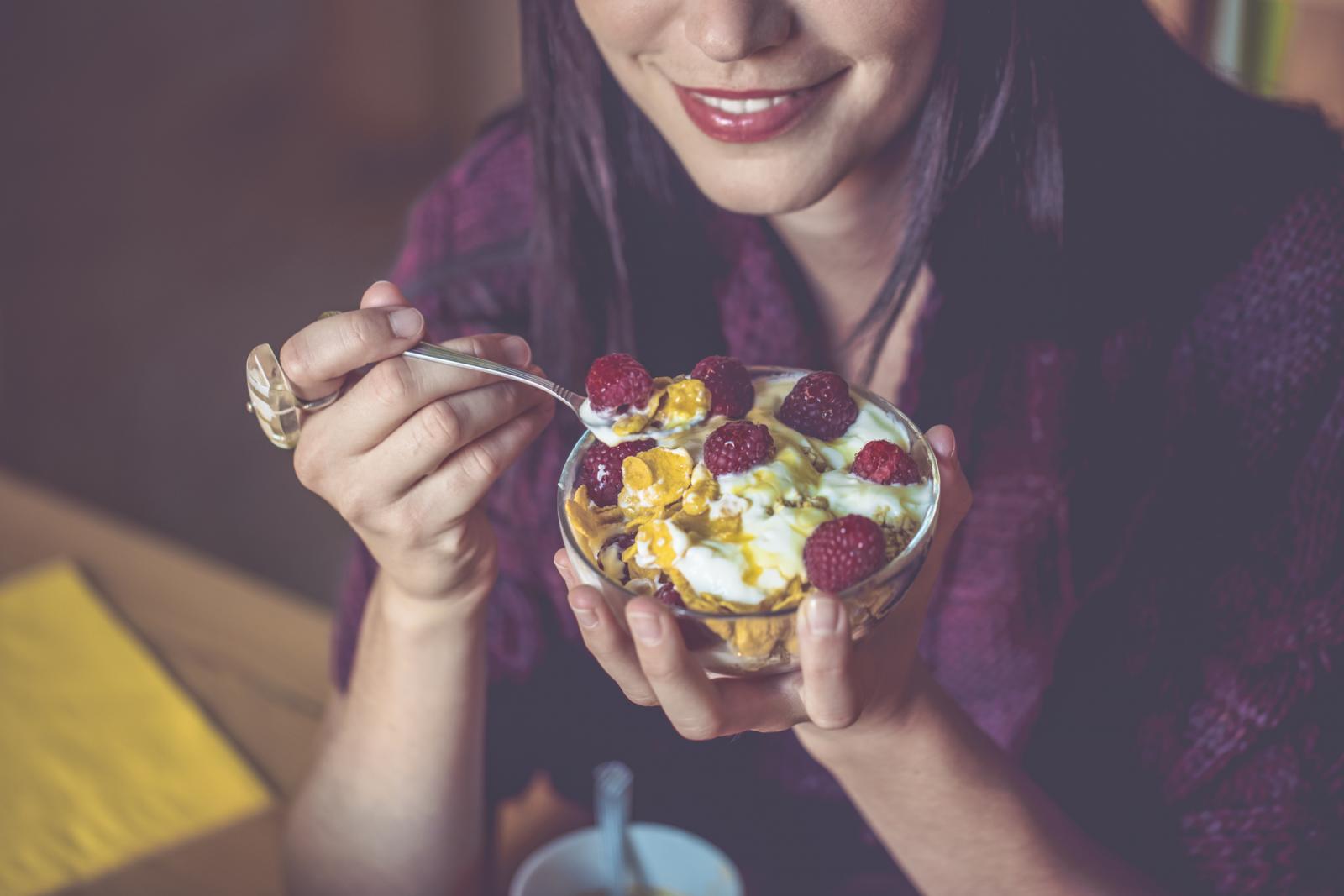 Jeste li znali da su maline i različite žitne pahuljice kombinacija za čistu peticu?