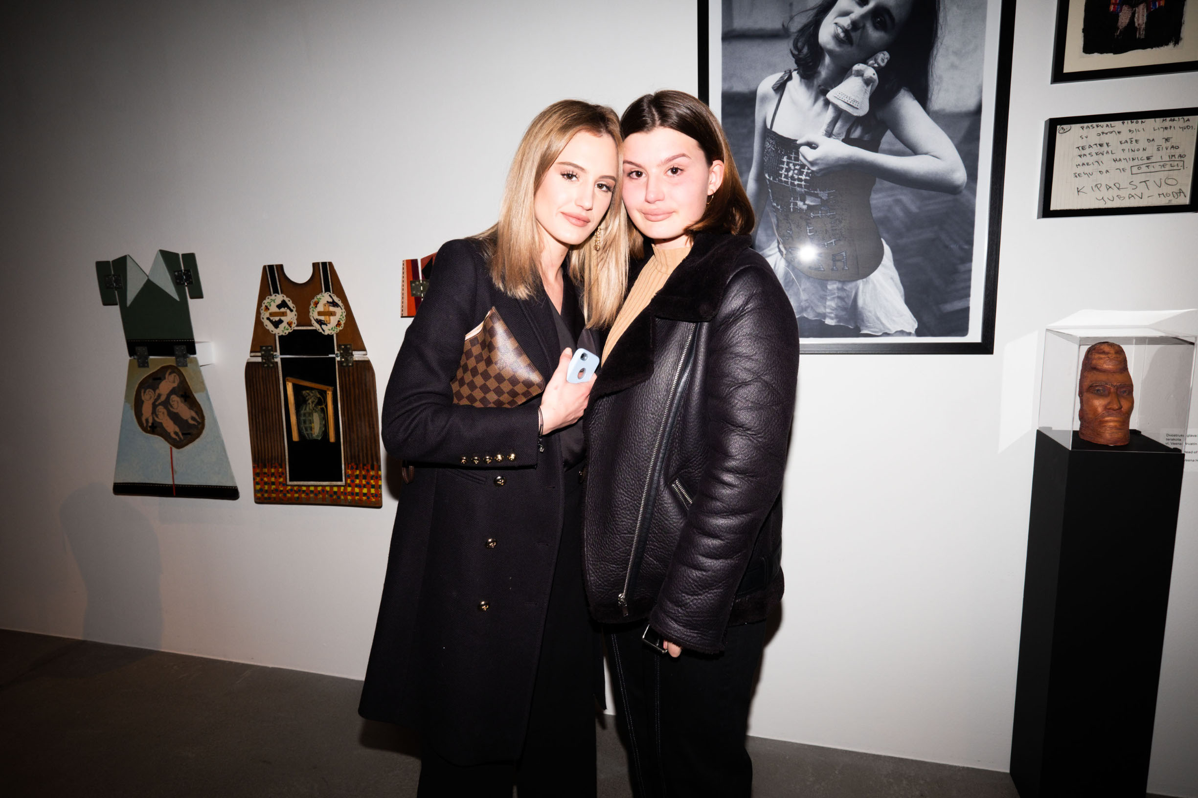 Luna Bizovičar i Ava Peroš, kćeri Ivane Popović