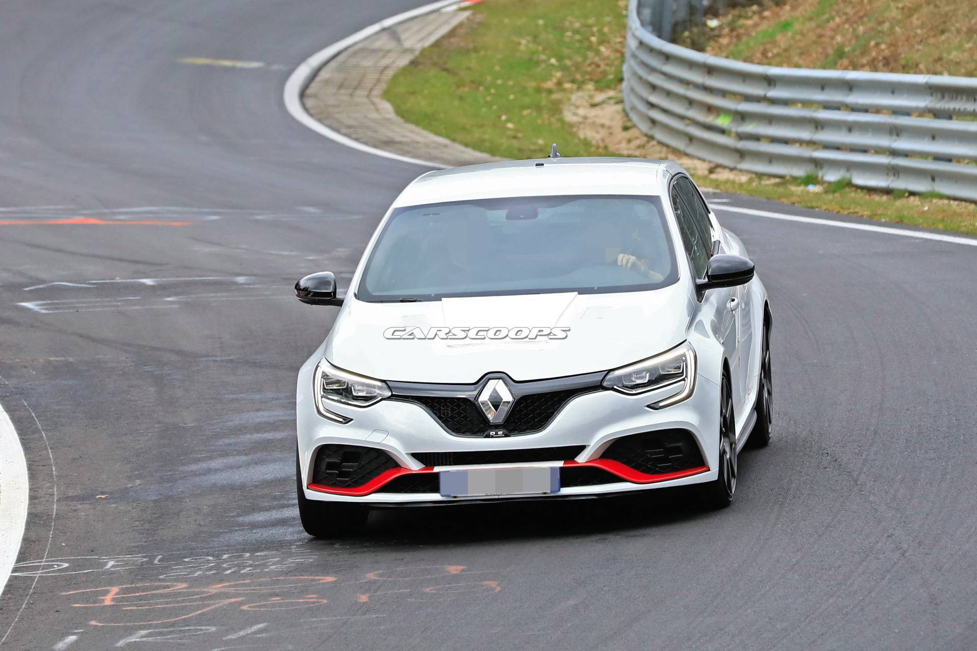 31af39b1-renault-megane-rs-trophy-hardcore-version-spy-shots-9