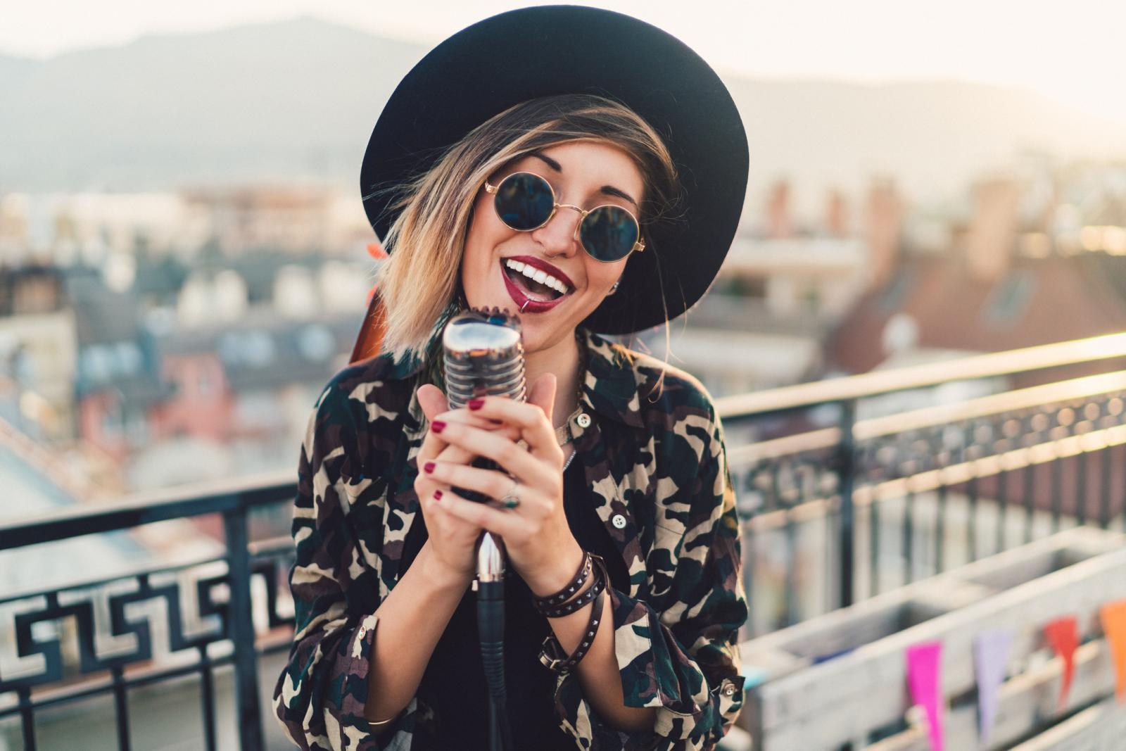 Nije in biti dama, in je biti bez srama!