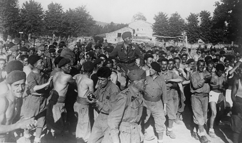 Španjolski vojnici nose Francisca Franca