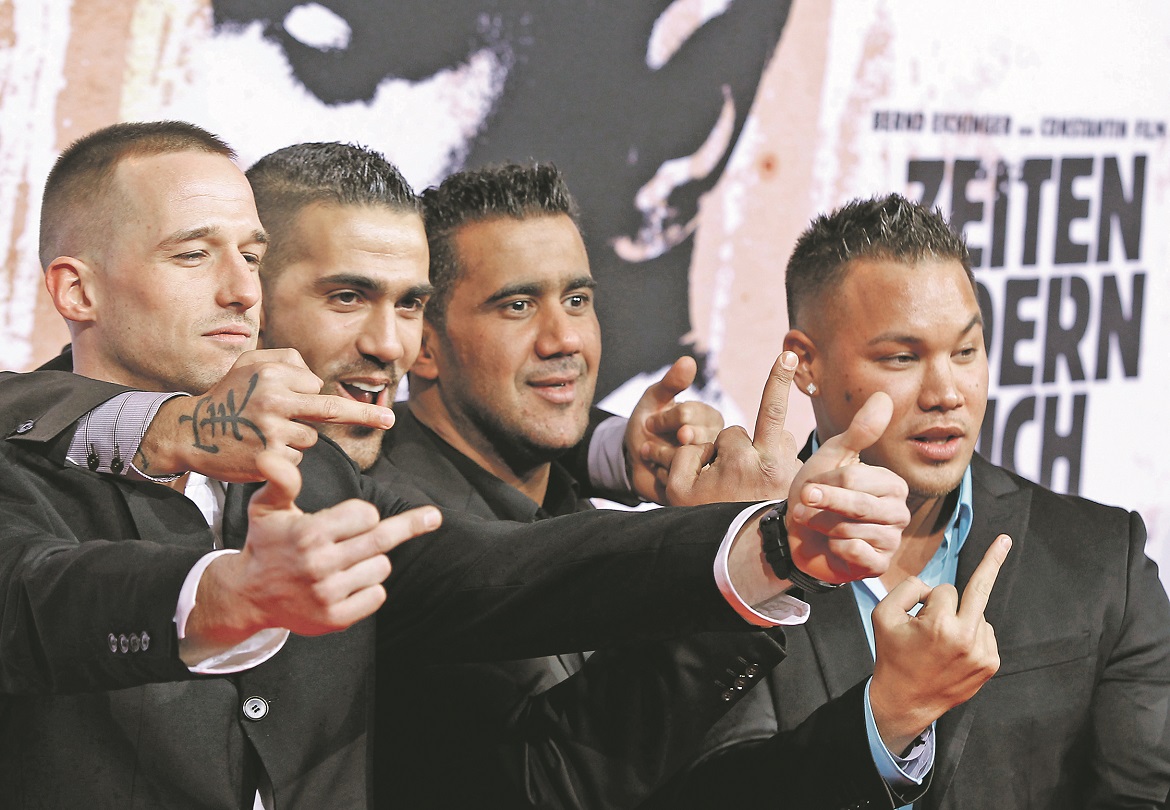 Reperska zvijezda Bushido u zagrljaju s Arafatom Abou-Chakerom, šefom jednog od klanova koji je vodio njegovu izdavačku kuću