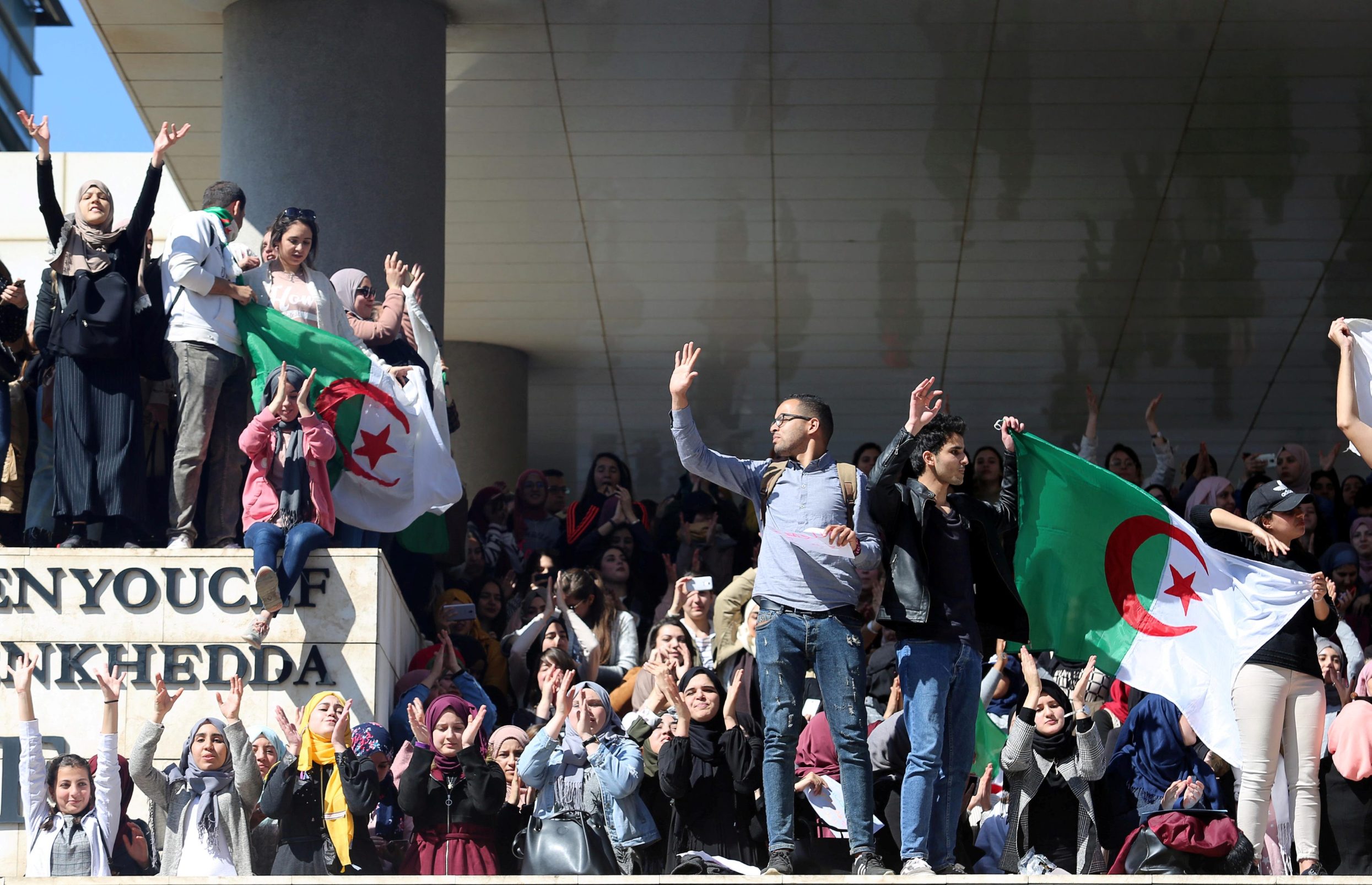 2019-03-03T171445Z_962302554_RC1E966BDBD0_RTRMADP_3_ALGERIA-PROTESTS