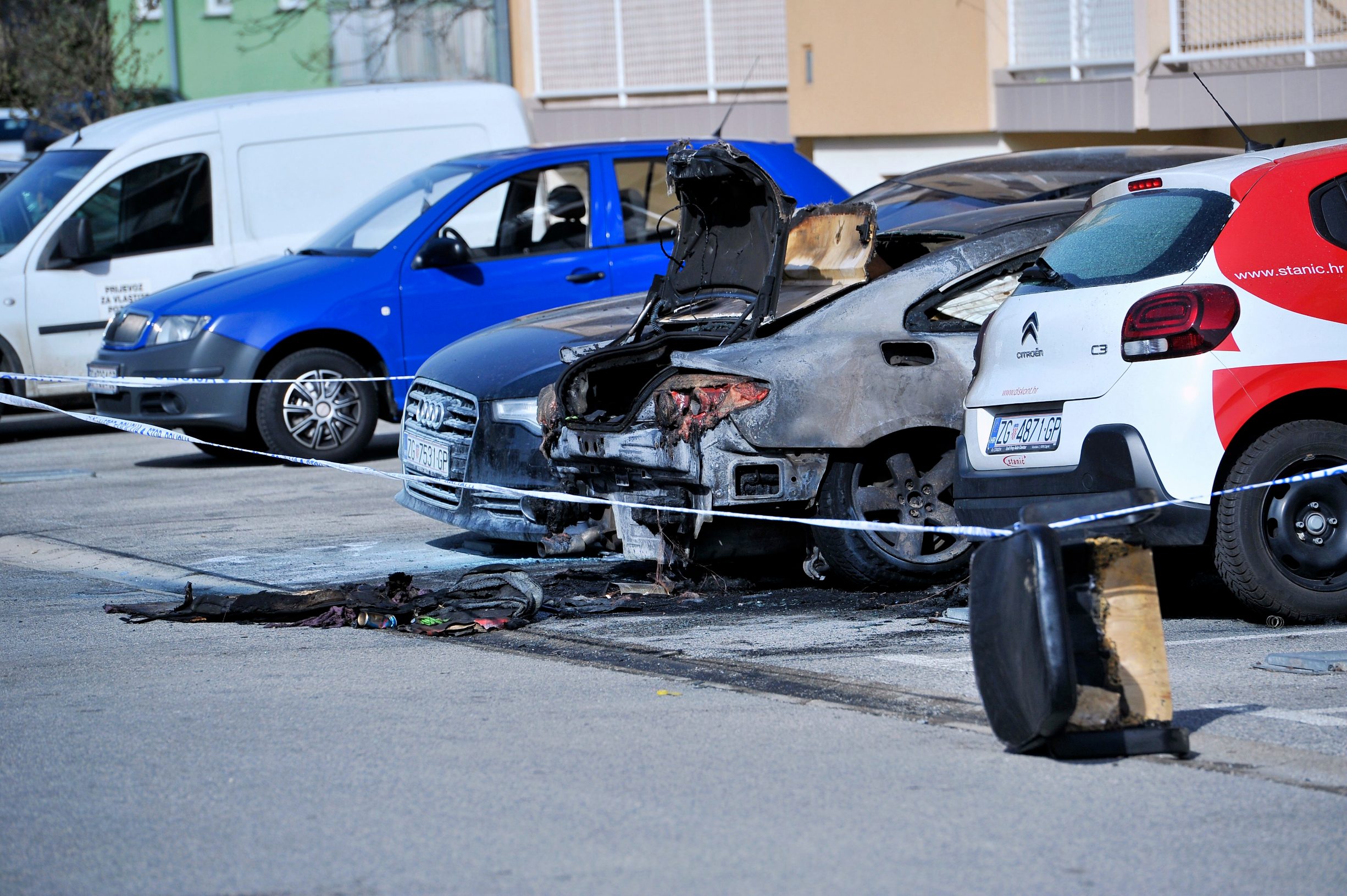 zapaljeni_automobili2-070319