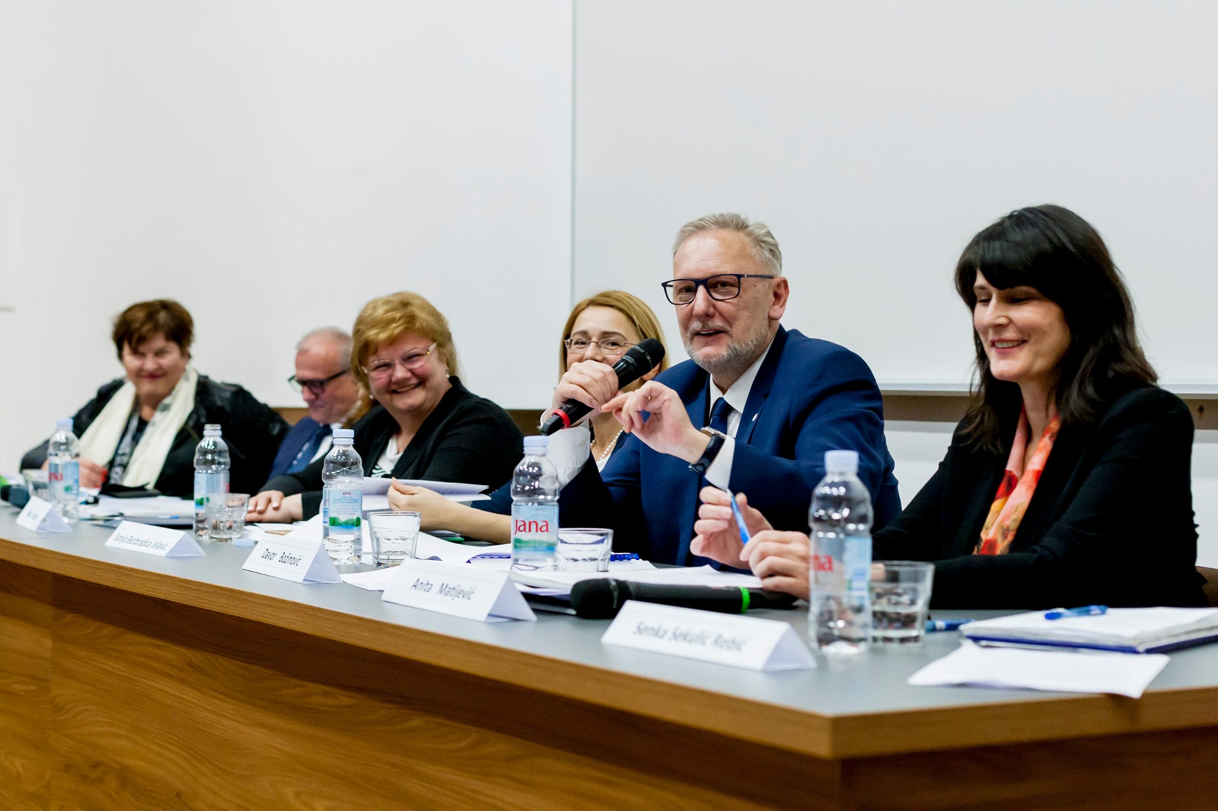 (s lijeva na desno) Ljubica Matijević Vrsaljko, Dražen Bošnjaković, Nada Murganić, Sanja Bezbradica Jelavić, Davor Božinović, Anita Matijević