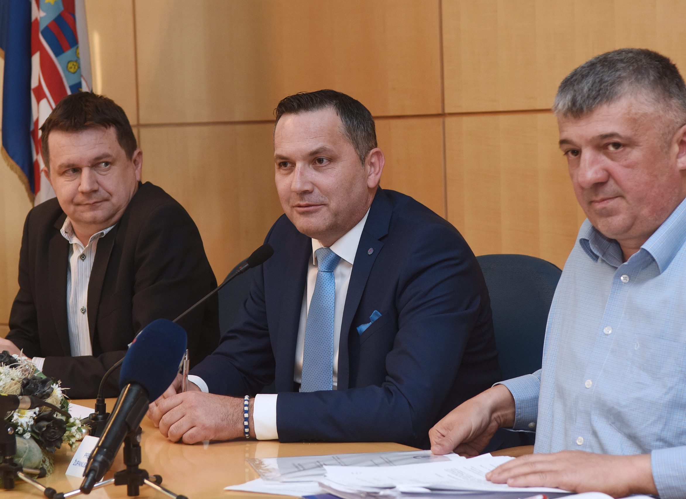 Marijan Kustić (u sredini)