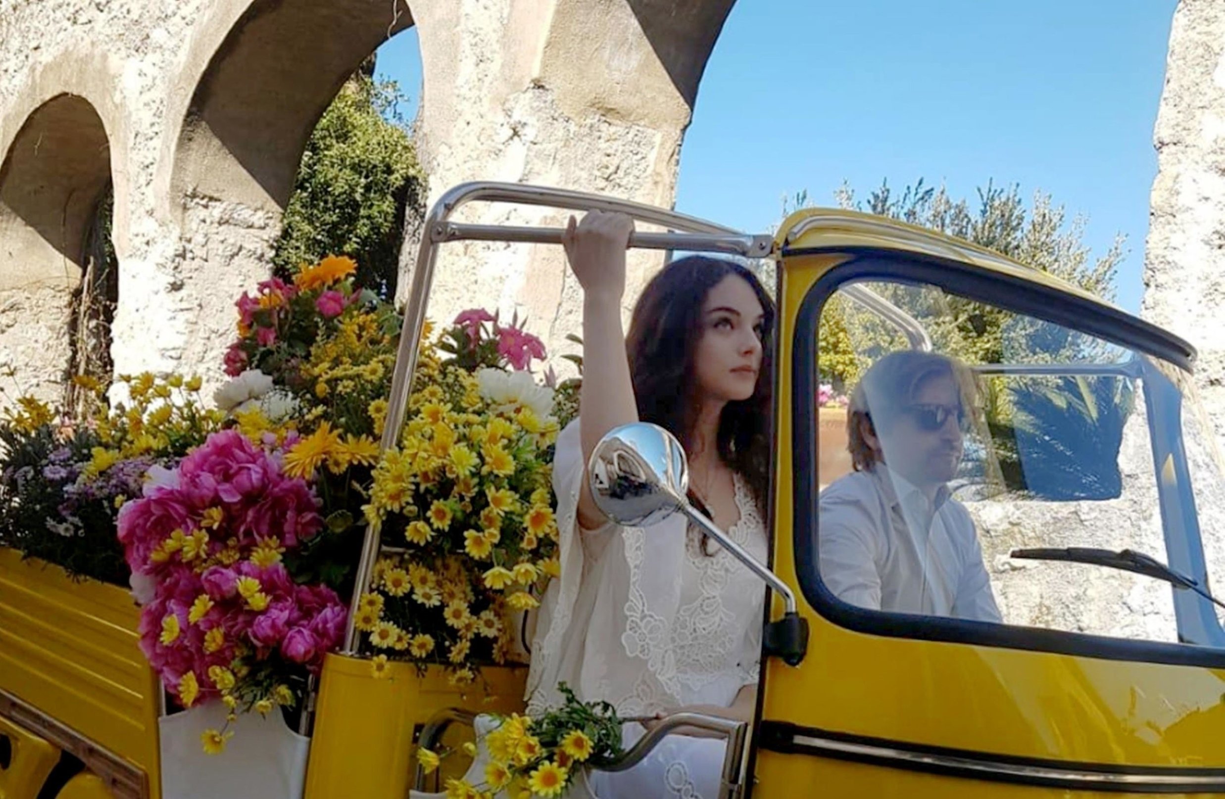 Devi mnogi prognoziraju uspješnu karijeru zbog talenta i ljepote koju je naslijedila od svoje majke.