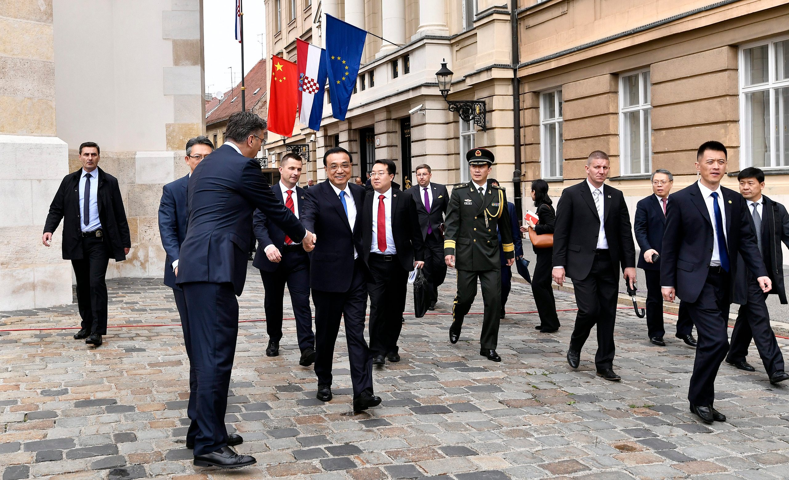 Kineska delegacija na Markovom trgu u Zagrebu