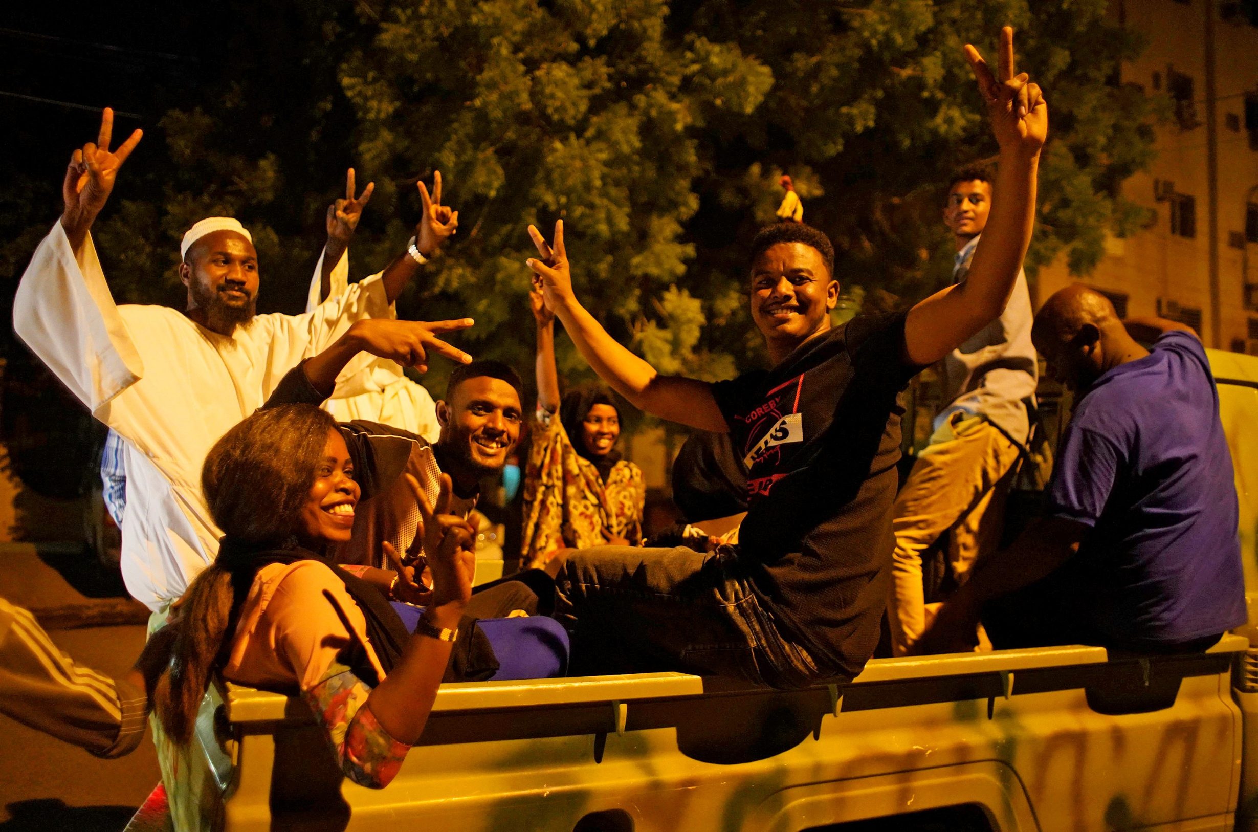 2019-04-13T055714Z_129890375_RC16EE943FA0_RTRMADP_3_SUDAN-POLITICS