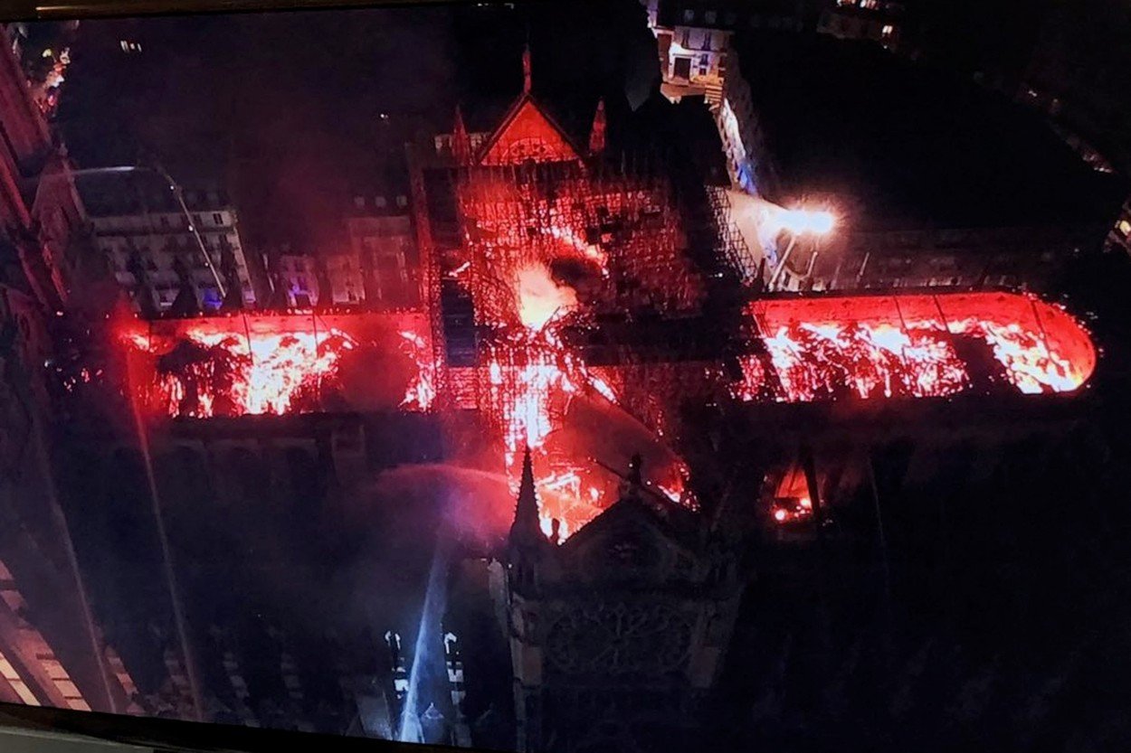 Notre-Dame u plamenu, snimka iz zraka