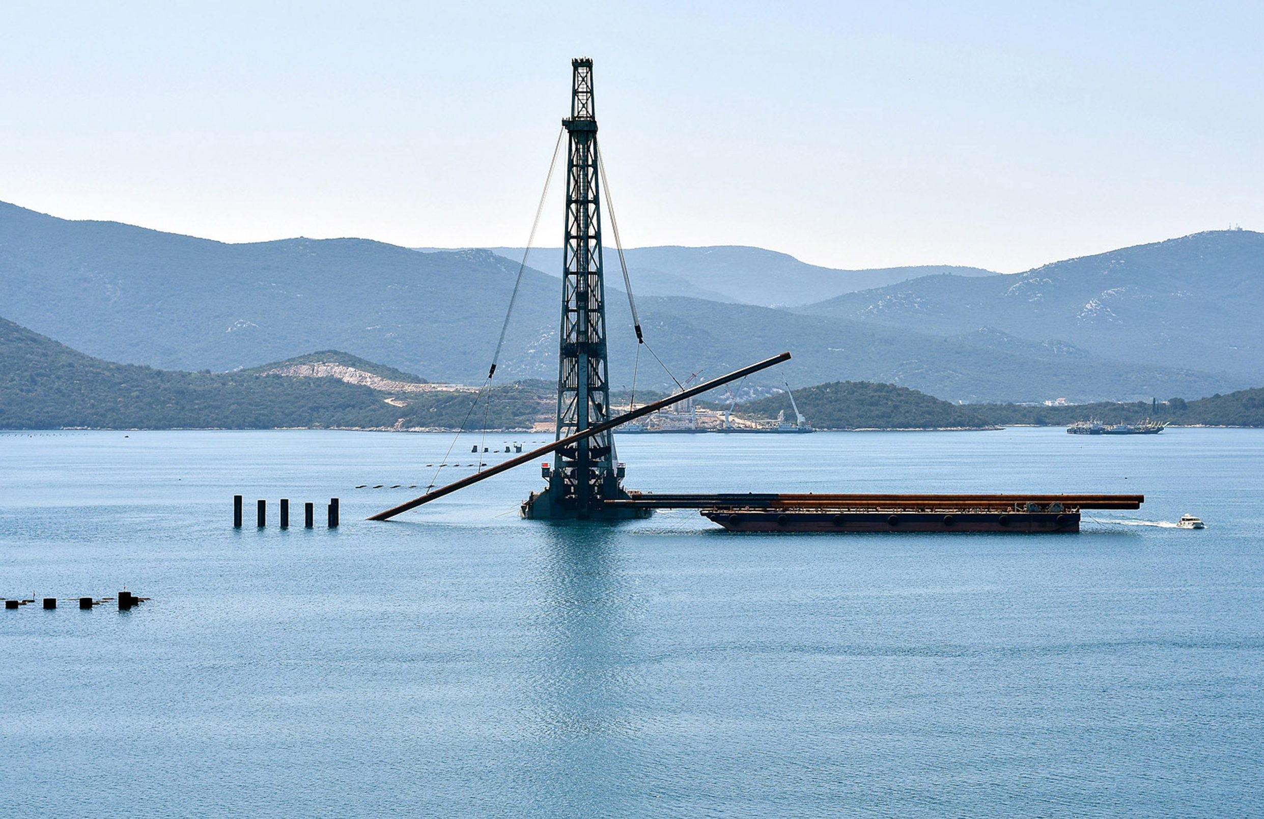 Ugradnja pilota u temelje Pelješkog mosta