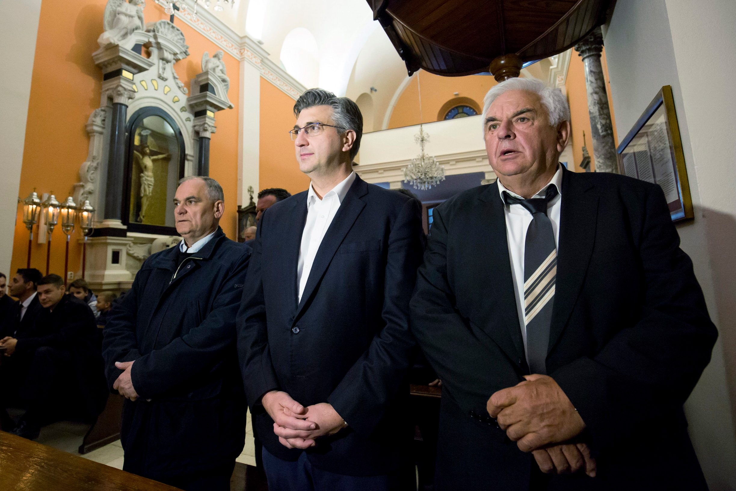 Predsjednik Vlade RH Andrej Plenković (sredina) i župan Splitsko-dalmatinske županije Blaženko Boban (lijevo)Predsjednik Vlade RH Andrej Plenković i župan Splitsko-dalmatinske županije Blaženko Boban