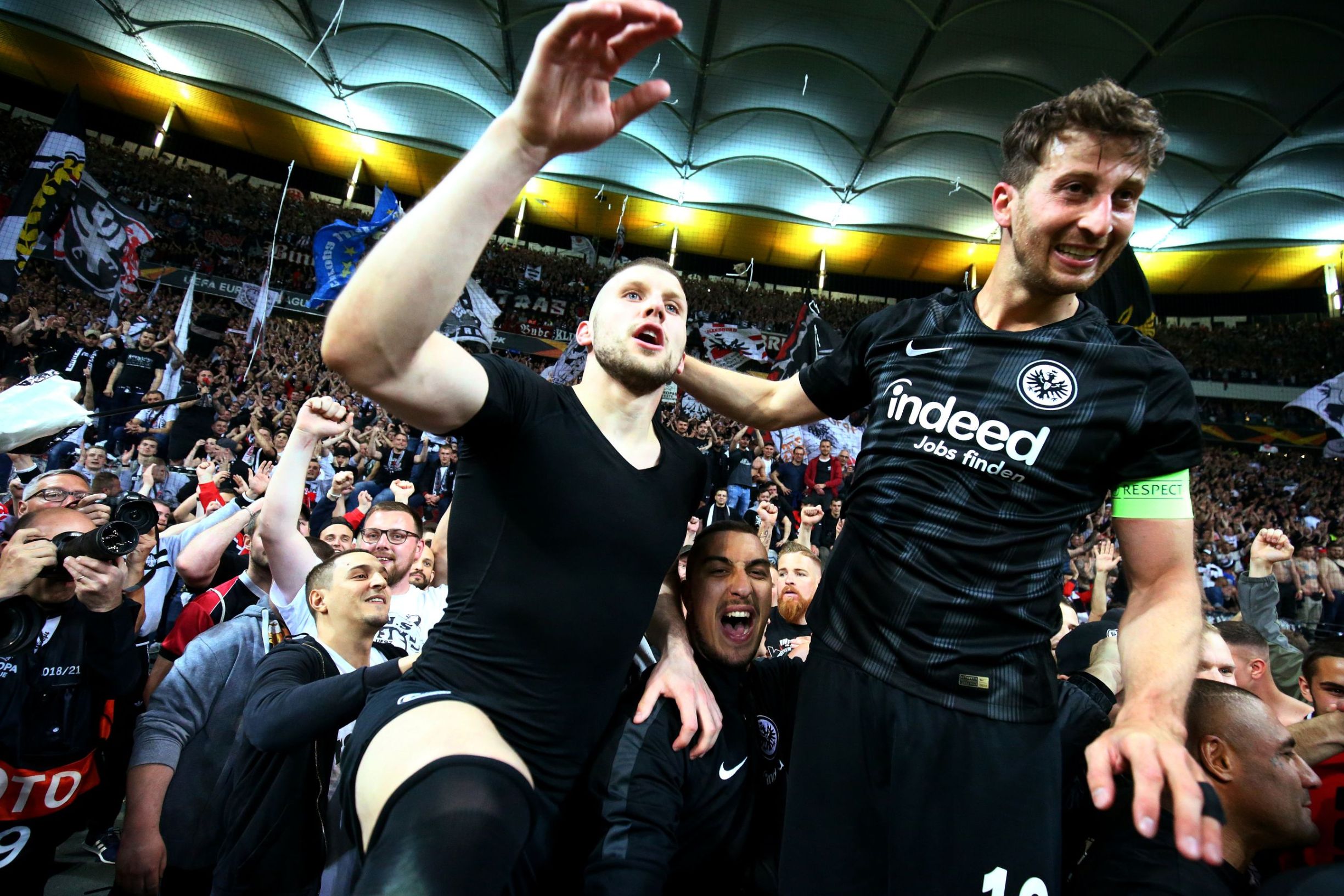 2019-04-18T211539Z_176428411_RC1EAA7DE2B0_RTRMADP_3_SOCCER-EUROPA-SGE-SLB