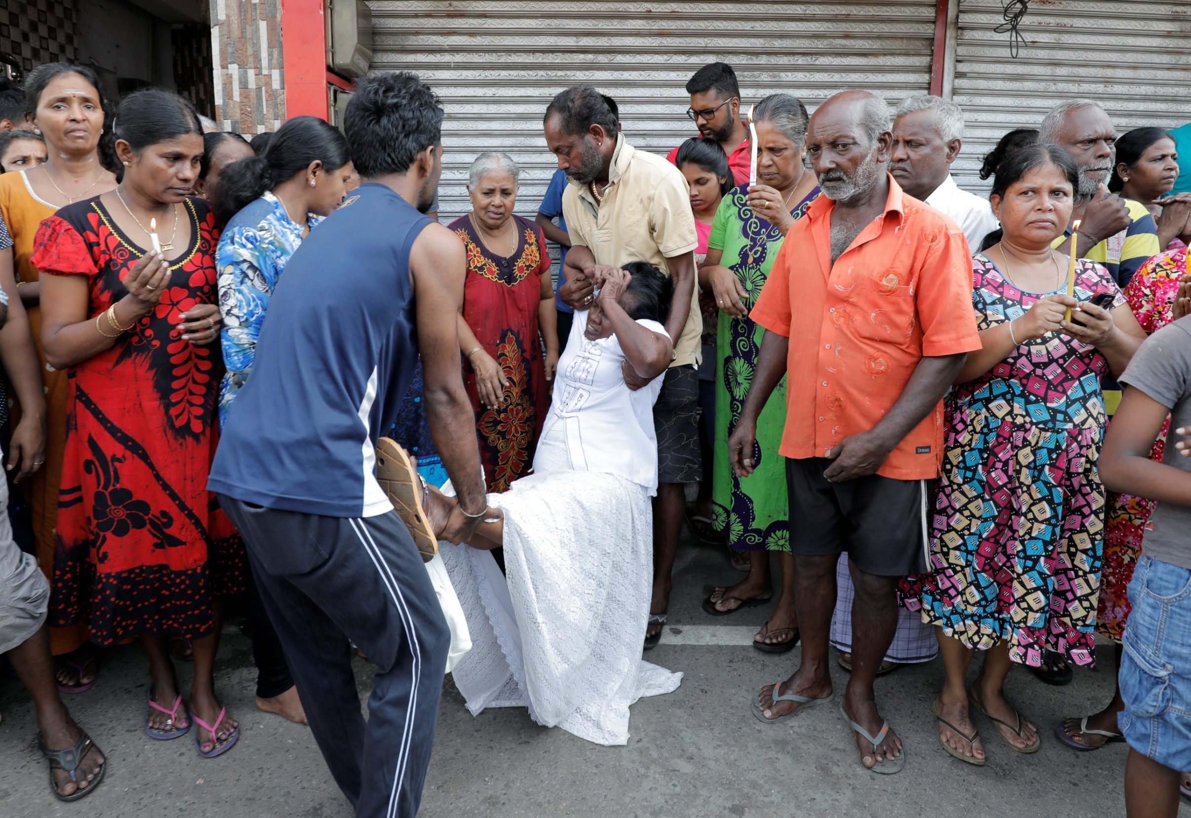 2019-04-23T032725Z_1807534201_RC1EE86E4380_RTRMADP_3_SRI-LANKA-BLASTS